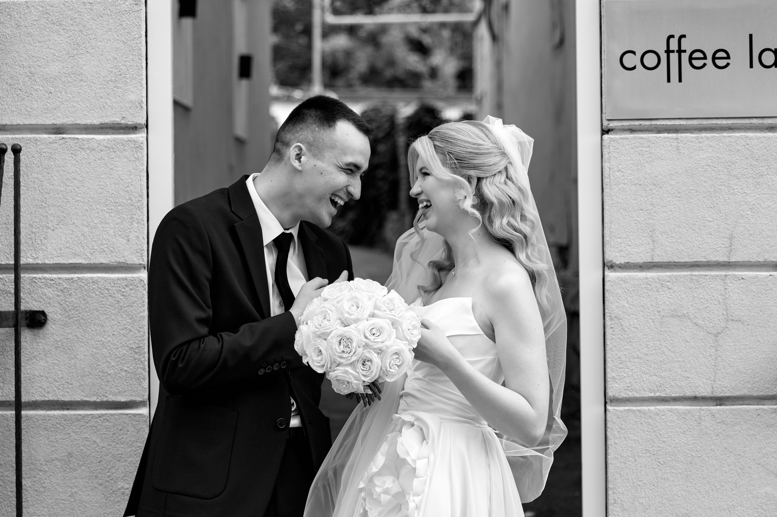 Свадебная фотосессия в кофейне Coffee Lab Ульяновска. Фотограф Елена Орешина