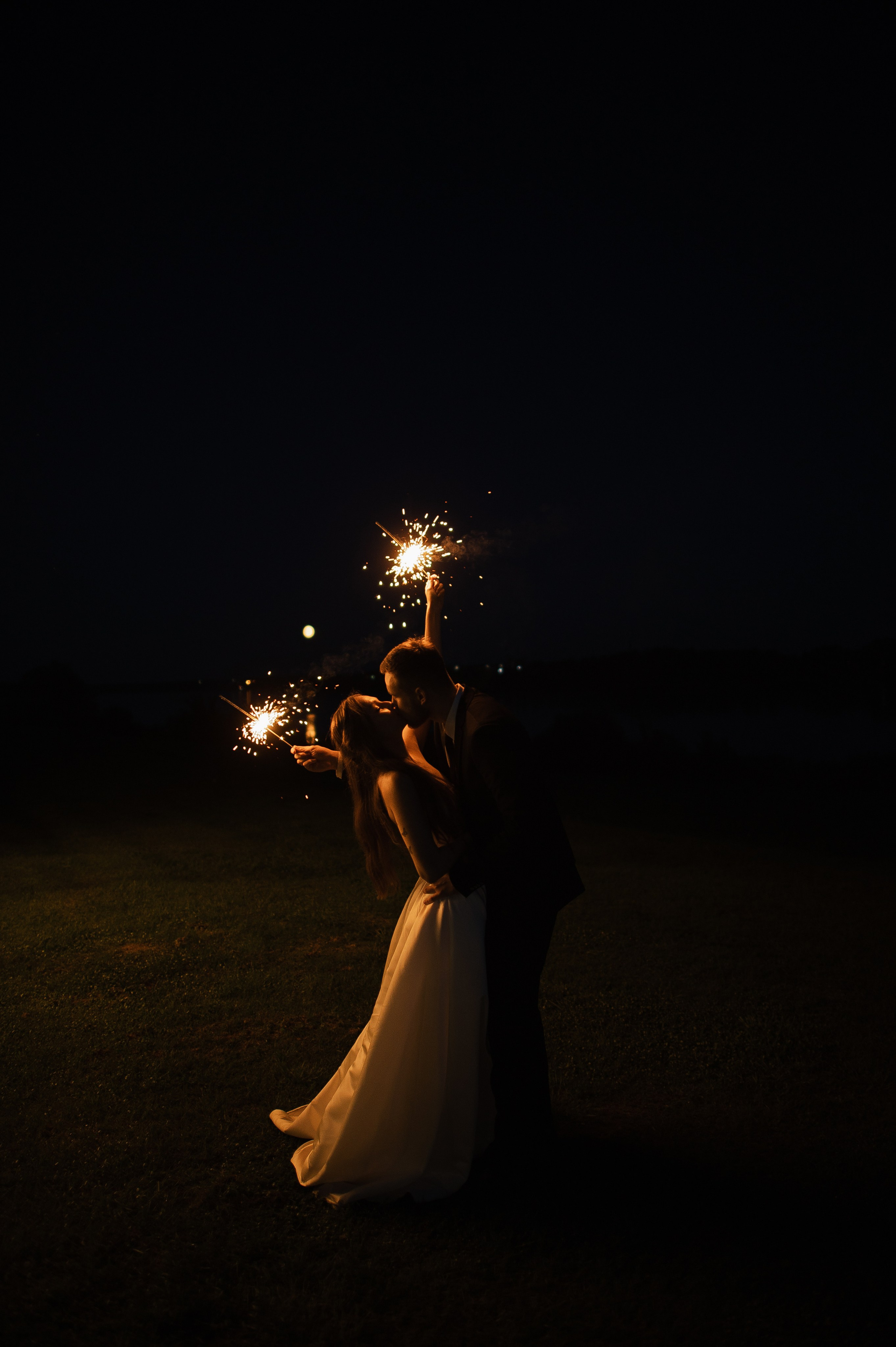 Свадьба на берегу Волги. Свадебный фотограф в Ярославле Денис Медоваров