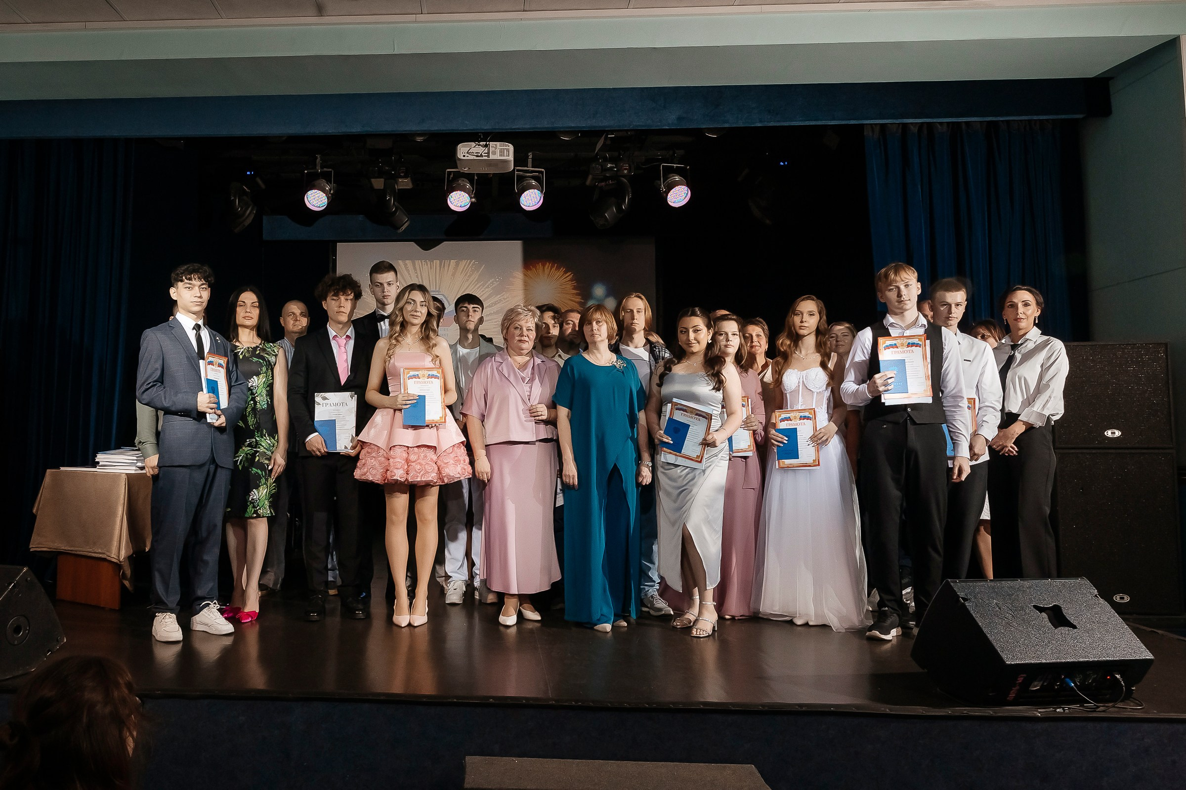 Выпускной СОШ № 15 Электросталь. Семейный и свадебный фотограф в Москве Леванова Александра