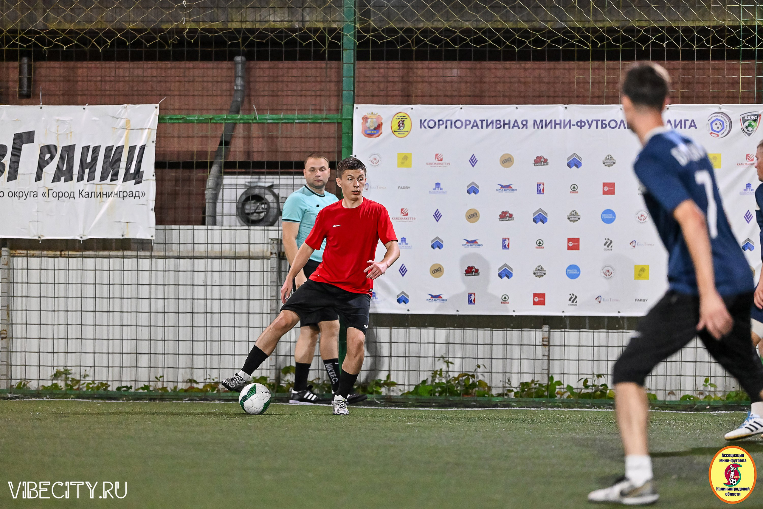 ФИНАЛЬНЫЕ ИГРЫ КУБКА МИНИ-ФУТБОЛЬНОЙ ЛИГИ И КУБКА КОРПОРАТИВНОЙ МФЛ 2025. VIBECITY.RU Вайб Сити Ру Фоторепортажи Фотоотчеты Калининград
