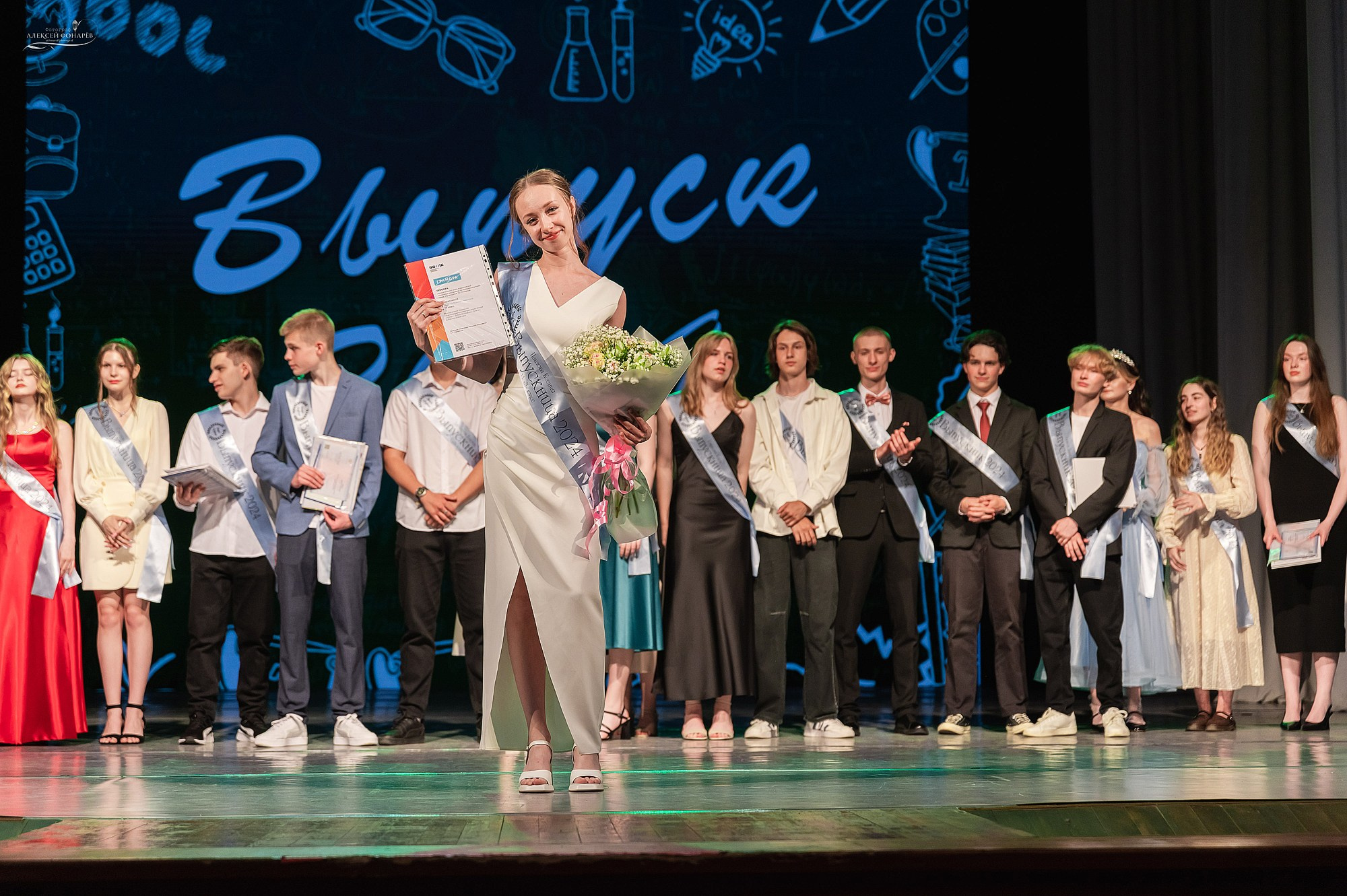 Школьный фотограф в Дубне Талдоме Кимрах. Свадебный фотограф в Дубне Алексей Фонарёв