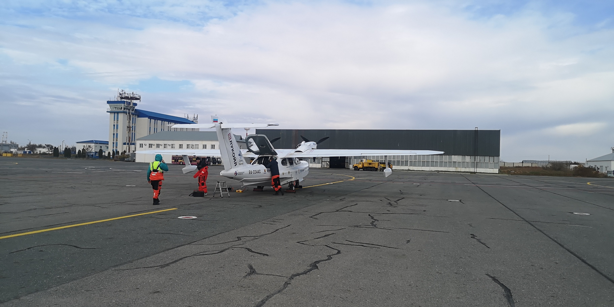 Каспийское море (наука на Ла-8) (2021 г.). Фотоальбом показывающий увлекательный мир авиации и мир медведей Андрея Иванова