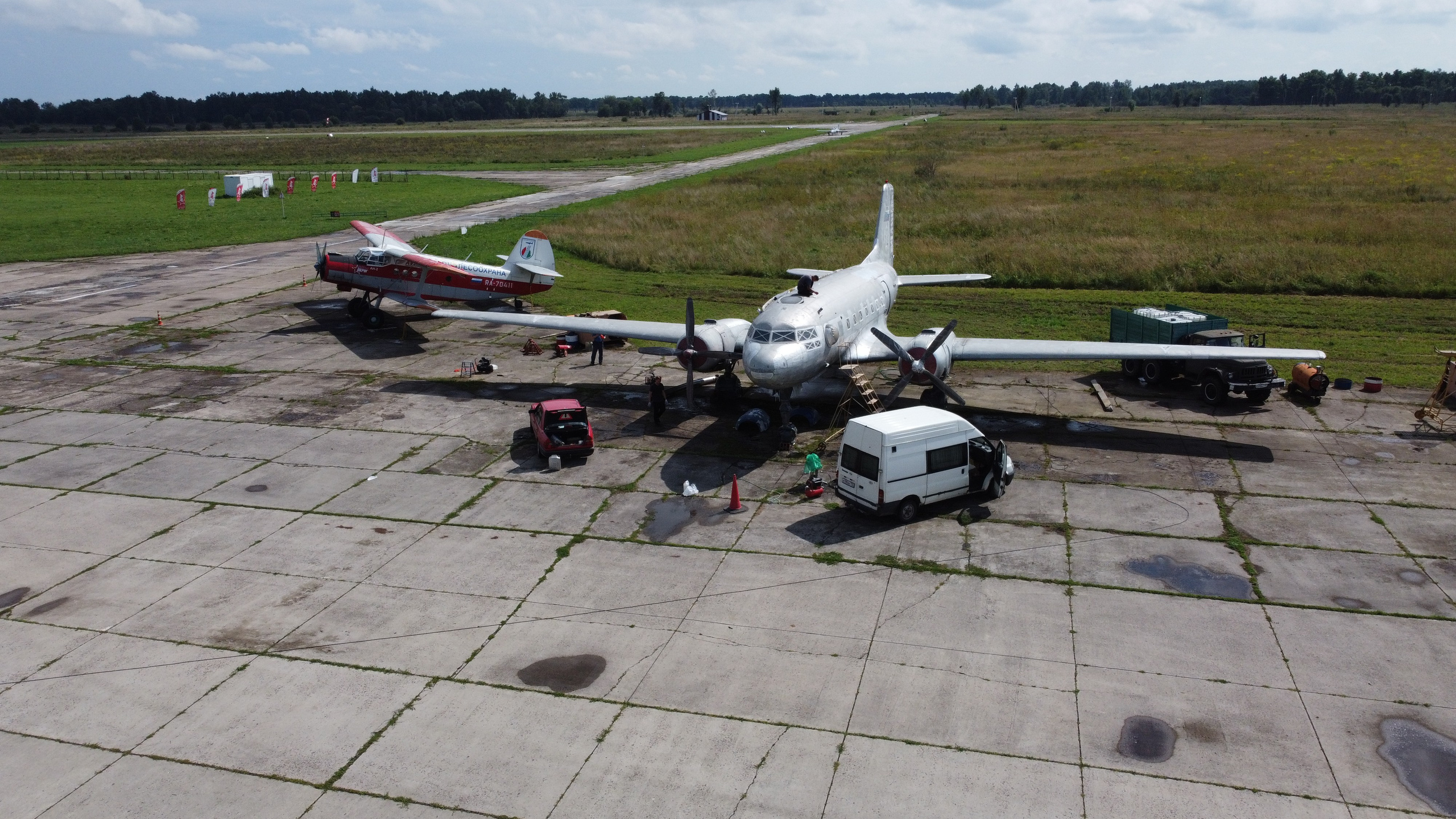 Ил-14Т «Голубая Мечта» — смывка краски (2021 г.). Фотоальбом показывающий увлекательный мир авиации и мир медведей Андрея Иванова