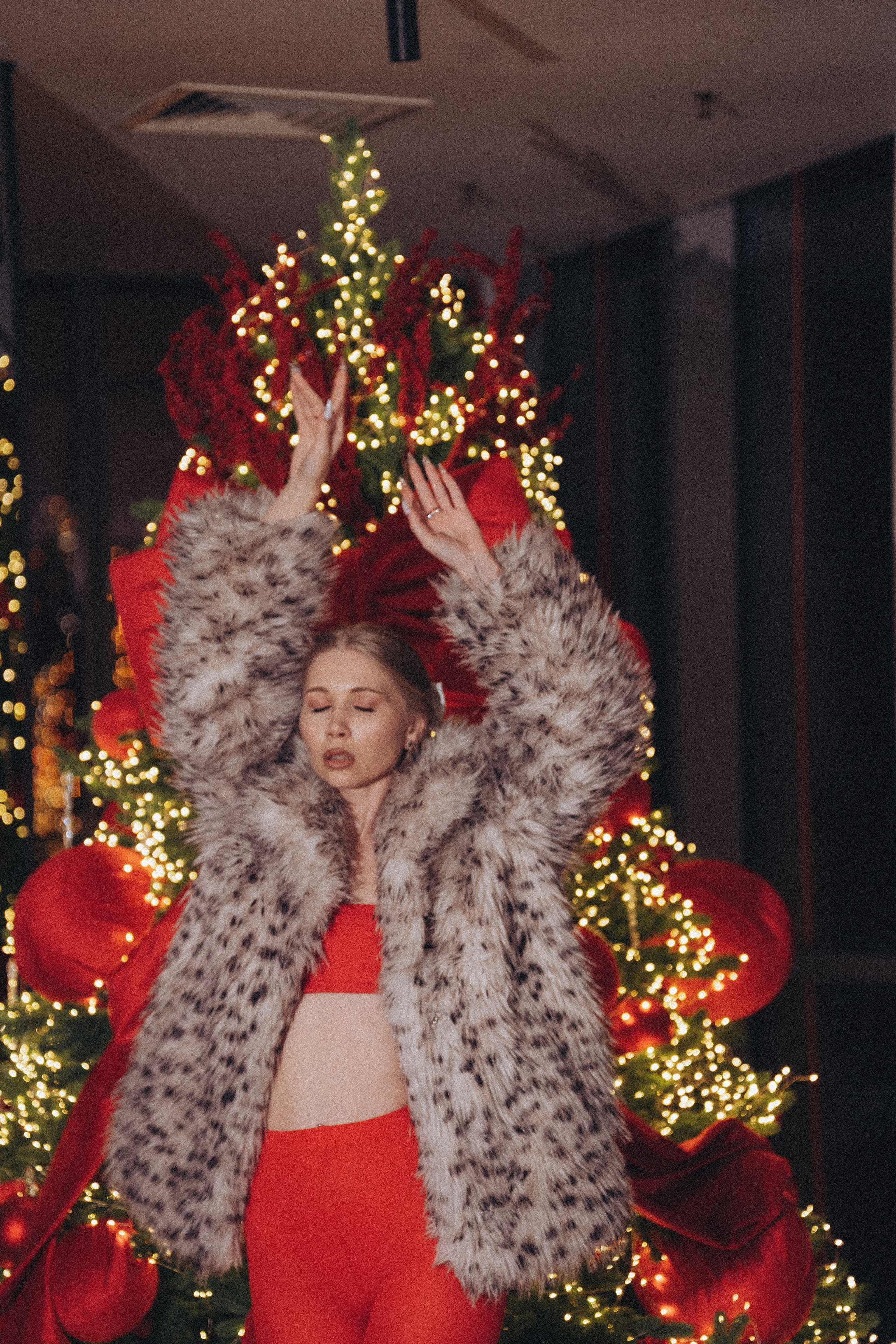 ФОТОСЕССИЯ К НОВОМУ ГОДУ В СТУДИИ С ЕЛОЧКОЙ КРАСИВЫЙ ОБРАЗ. Профессиональный фотограф, Санкт-Петербург — Виктория Богомолова