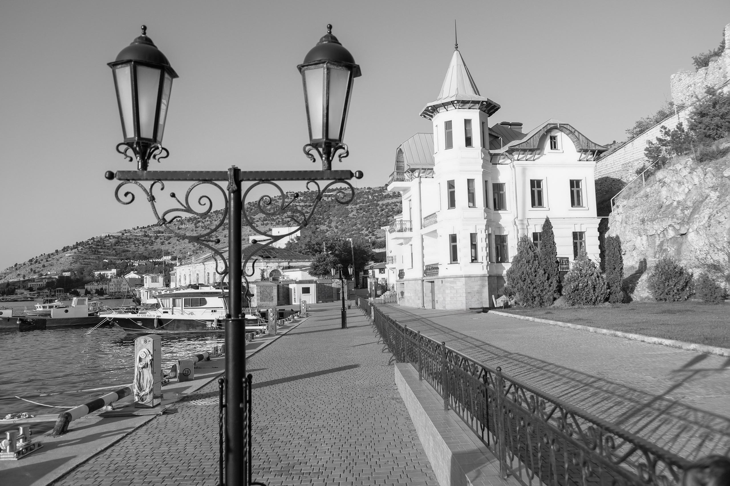 Свадебная фотосессия в Балаклаве. Профессиональная фотосъемка в Крыму. Натуральные эмоции и живые кадры. Забронируйте дату прямо сейчас!