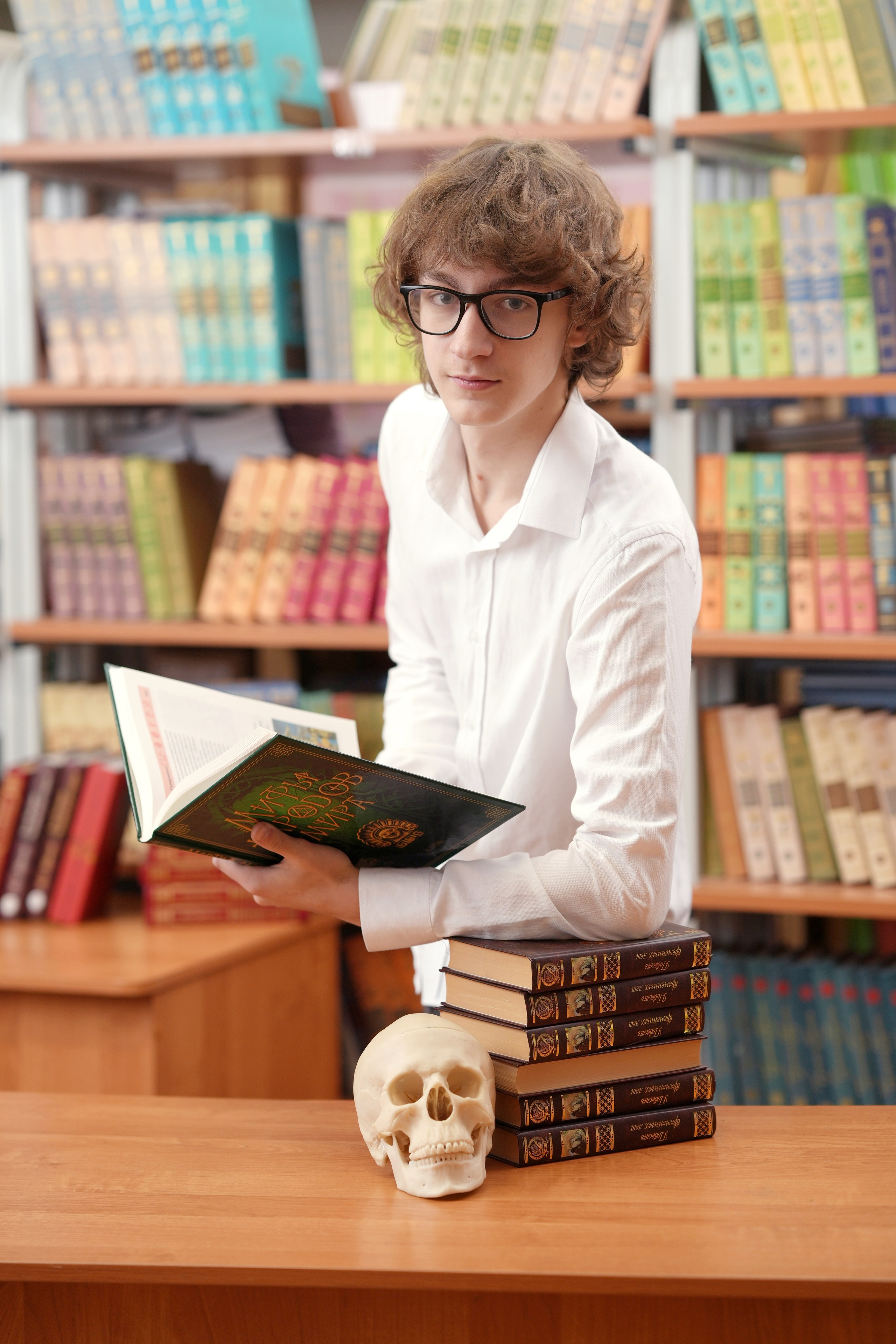 ФОТОСЕССИЯ В ШКОЛЬНОЙ БИБЛИОТЕКЕ. Школьная фотография в Санкт-Петербурге, выпускные альбомы, фотосессии