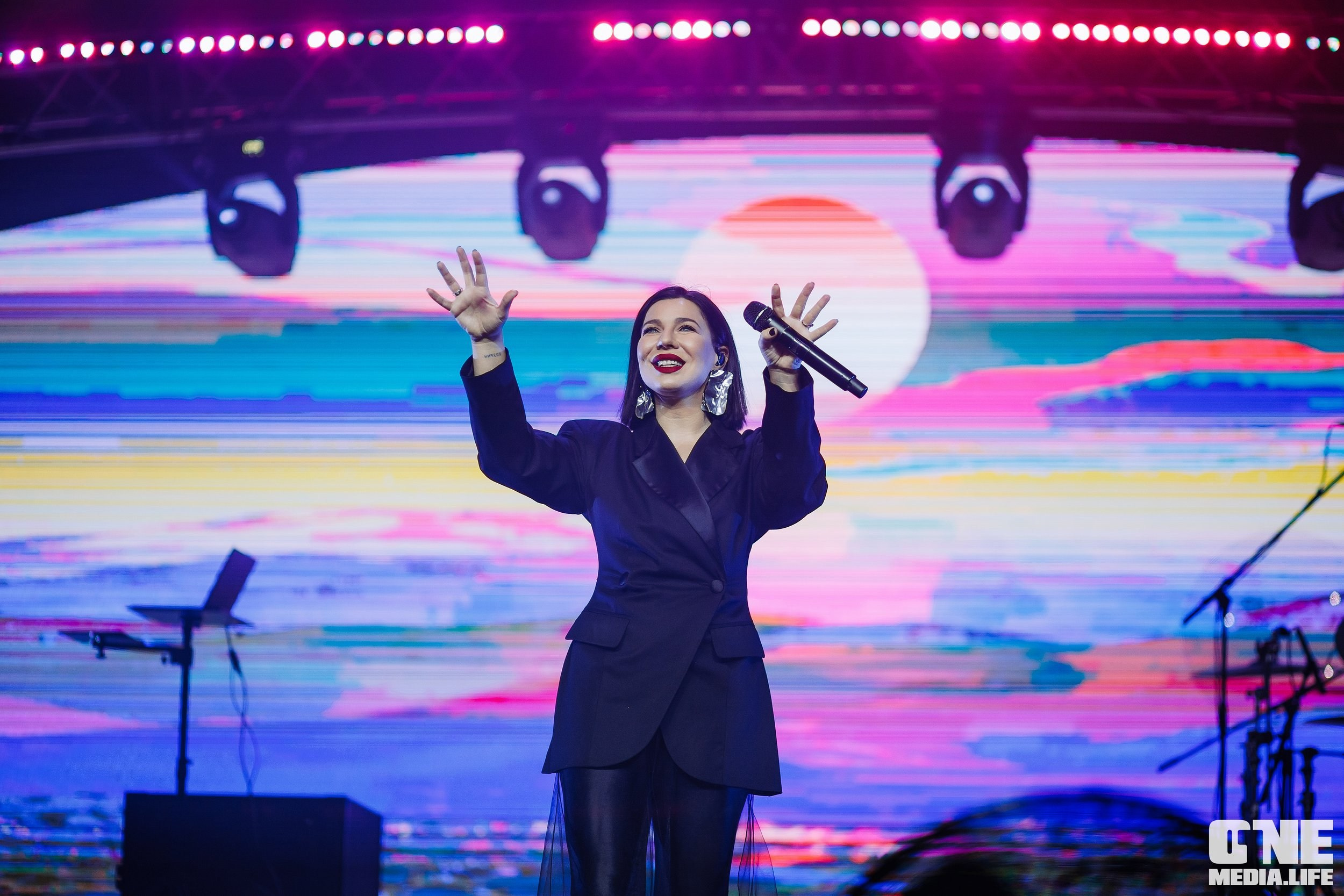 Фоторепортаж с концерта Ёлки. One Media Life: фоторепортажи, фотоотчеты с мероприятий и заведений