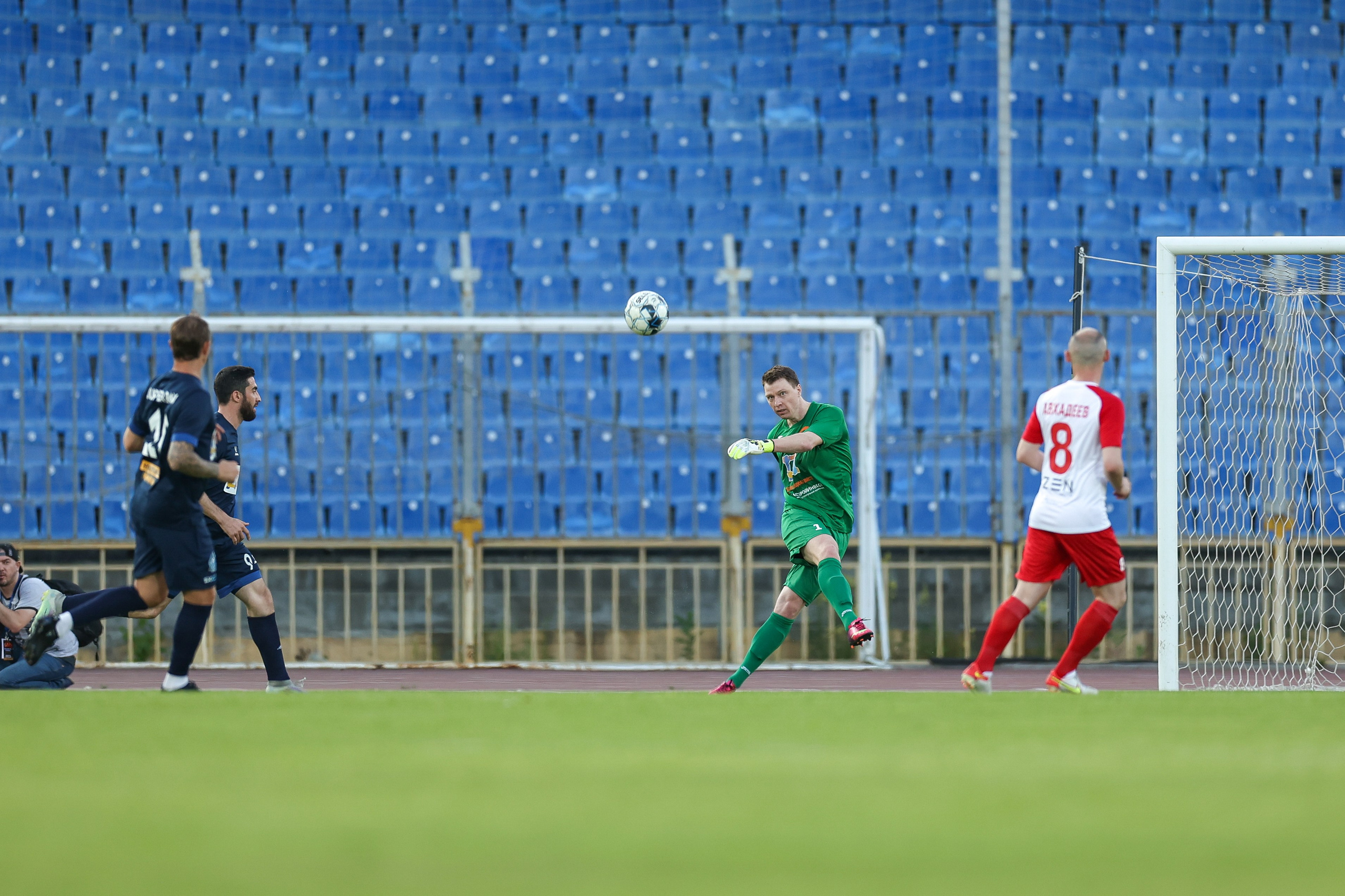 Благотворительный футбольный матч Друзья Бурмистрова vs ФК Fight Nights. Спортивный репортажный фотограф Казань Нафис Сиразетдинов