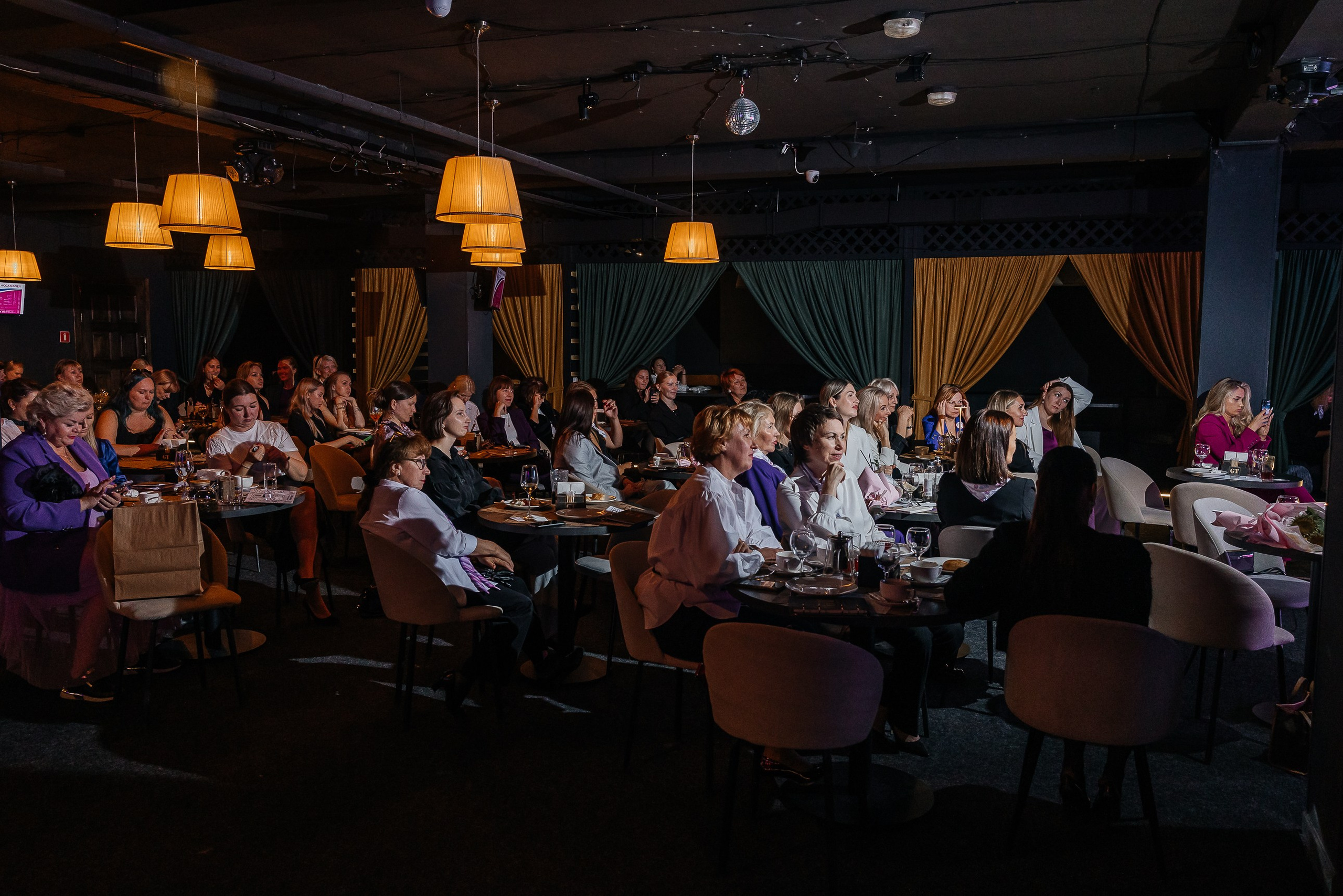 Фотосъёмка мероприятий. Женский и событийный фотограф в Новосибирске Оксана Чумакова