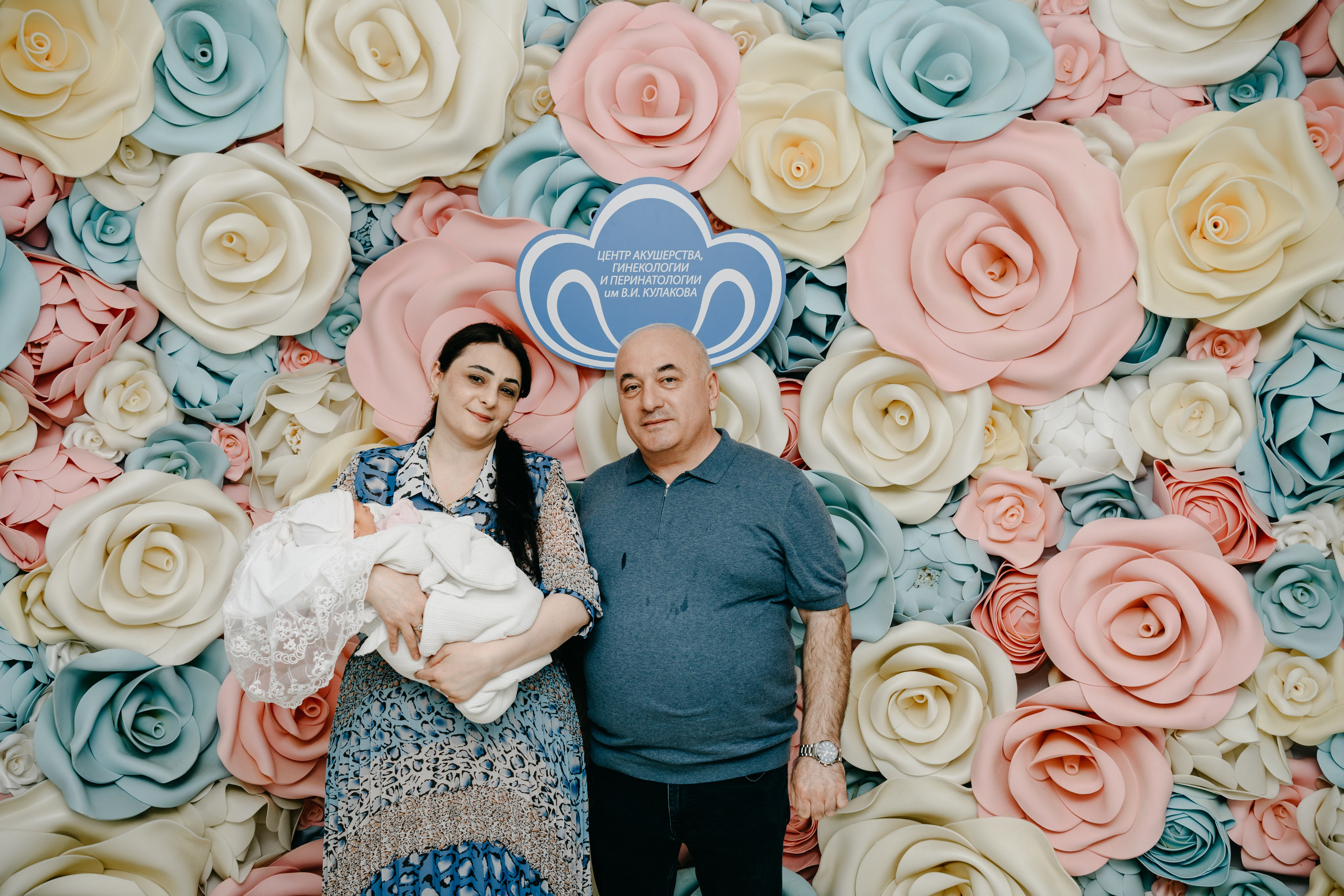 Выписка Амелии в ФГБУ Кулакова. Фотограф на выписку из роддома в Москве и МО