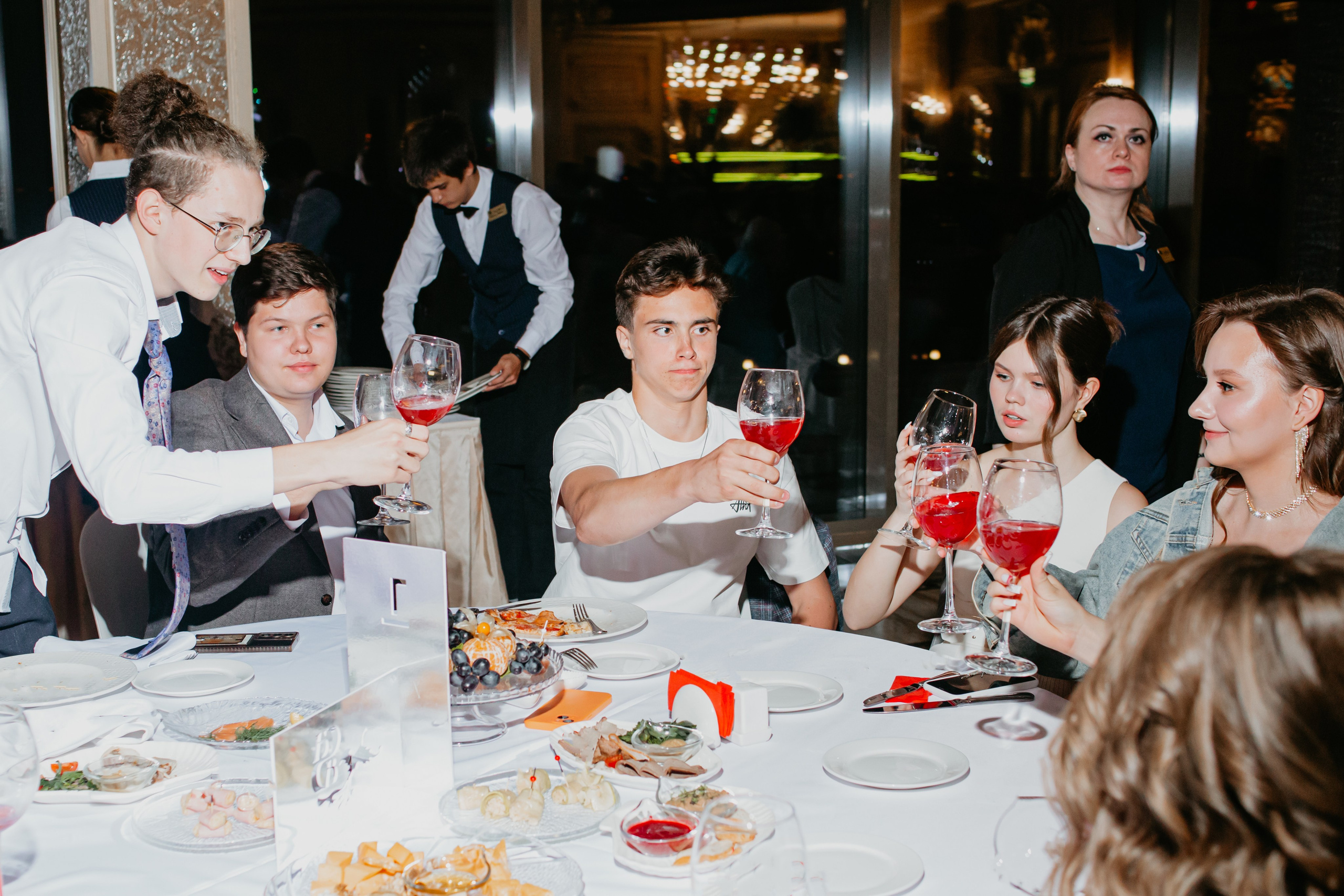 Выпускной. 11 лицей. Фотограф в Челябинске Ополихина Анна