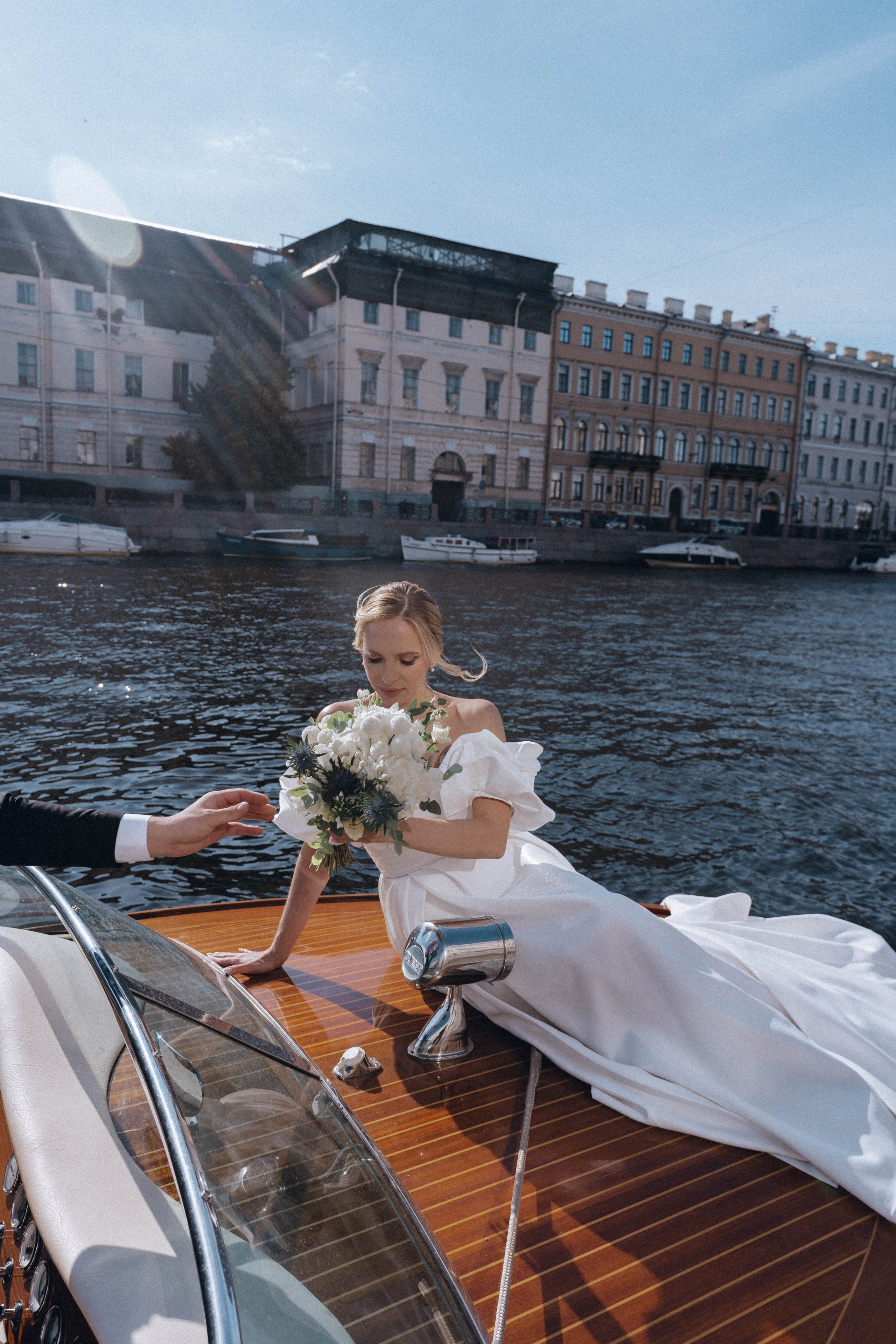 СВАДЕНБНАЯ СЬЕМКА НА КАТЕРЕ ПО КАНАЛАМ САНКТ-ПЕТЕРБУРГА И В АКВАТОРИИ НЕВЫ. Профессиональный фотограф, Санкт-Петербург — Виктория Богомолова