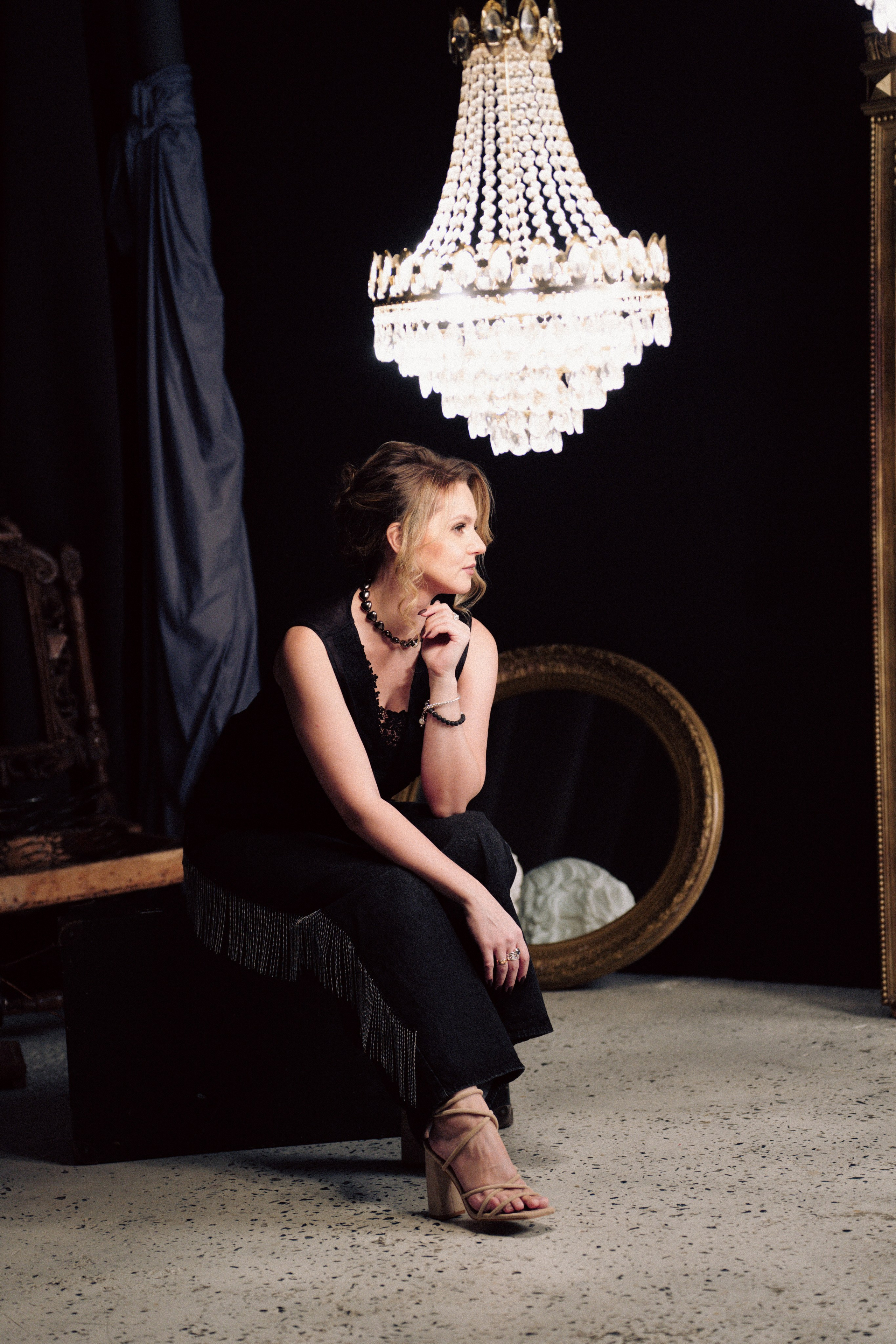 НОВОГОДНЯЯ ФОТОСЕСИИЯ В СТУДИИ ДЛЯ ДЕВУШКИ И ПРОГУЛКА ПО ЧЕРНЫШЕВСКОЙ. Профессиональный фотограф, Санкт-Петербург — Виктория Богомолова