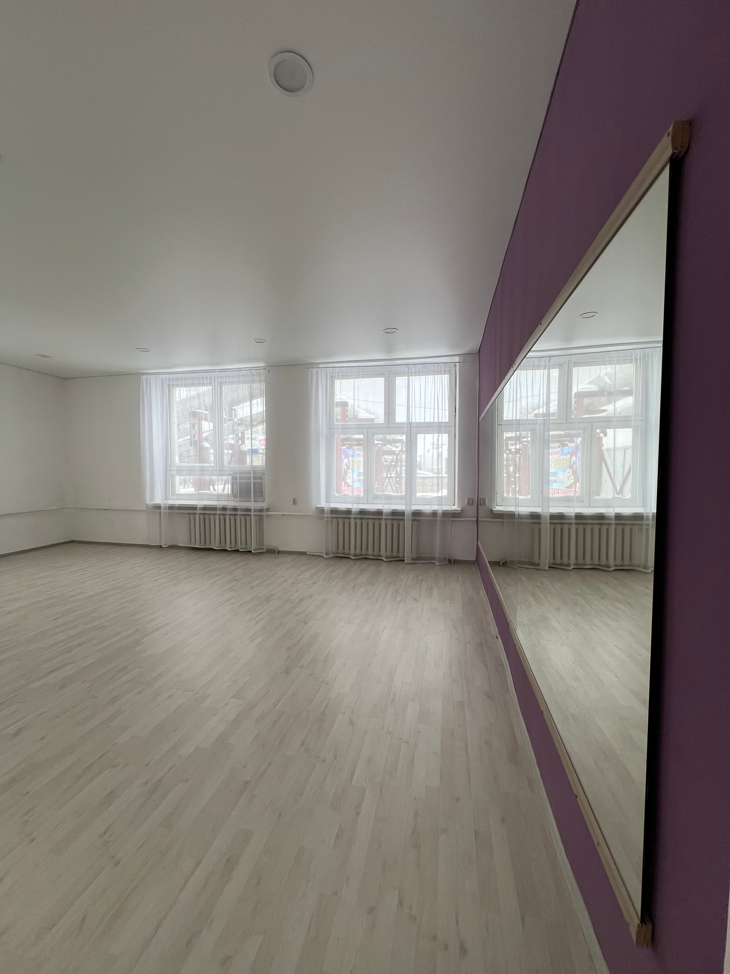 Зал сиреневый. Выпускные альбомы Нефтекамск