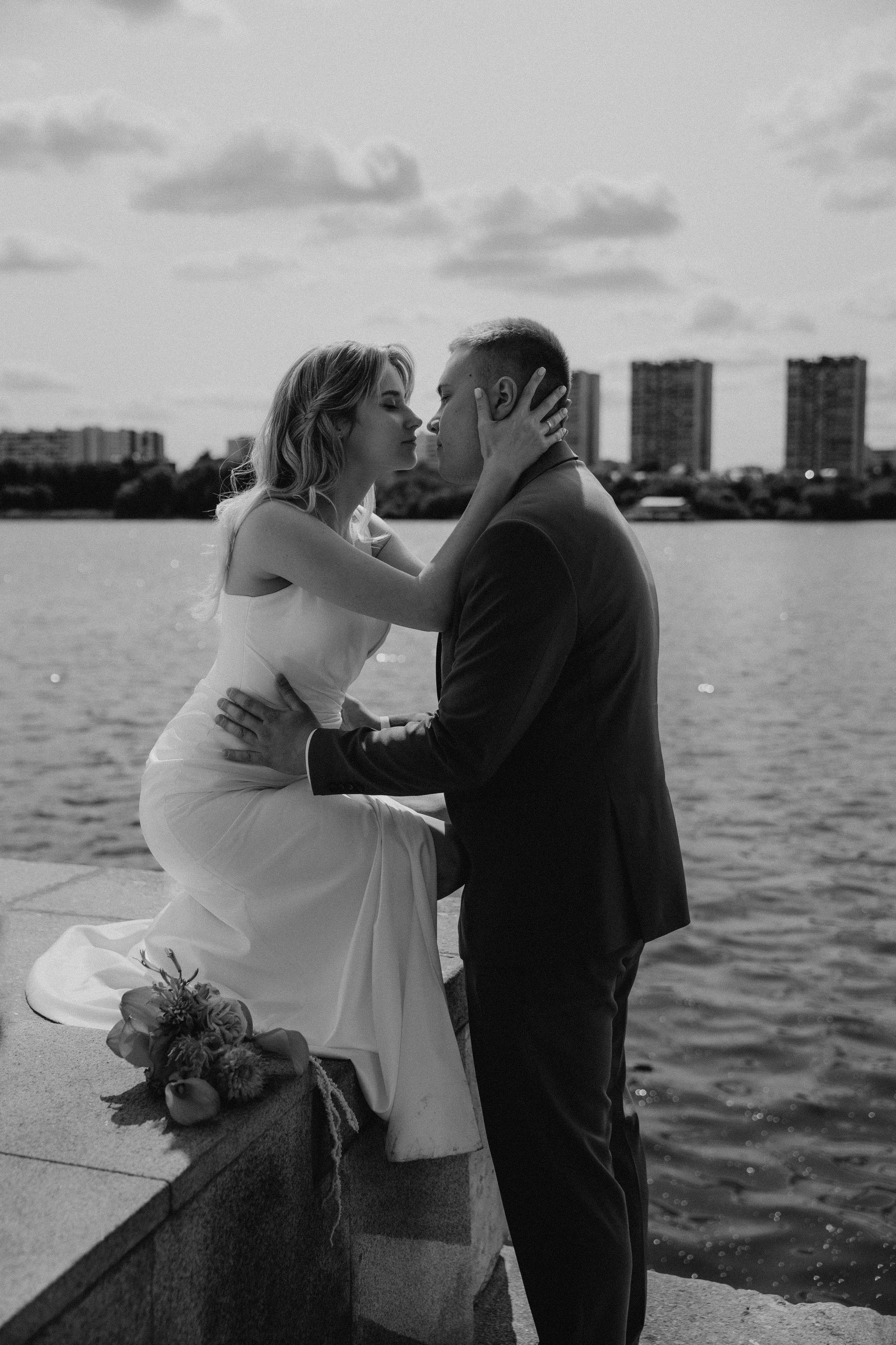 Свадебная фотосессия на Речном вокзале города Москвы