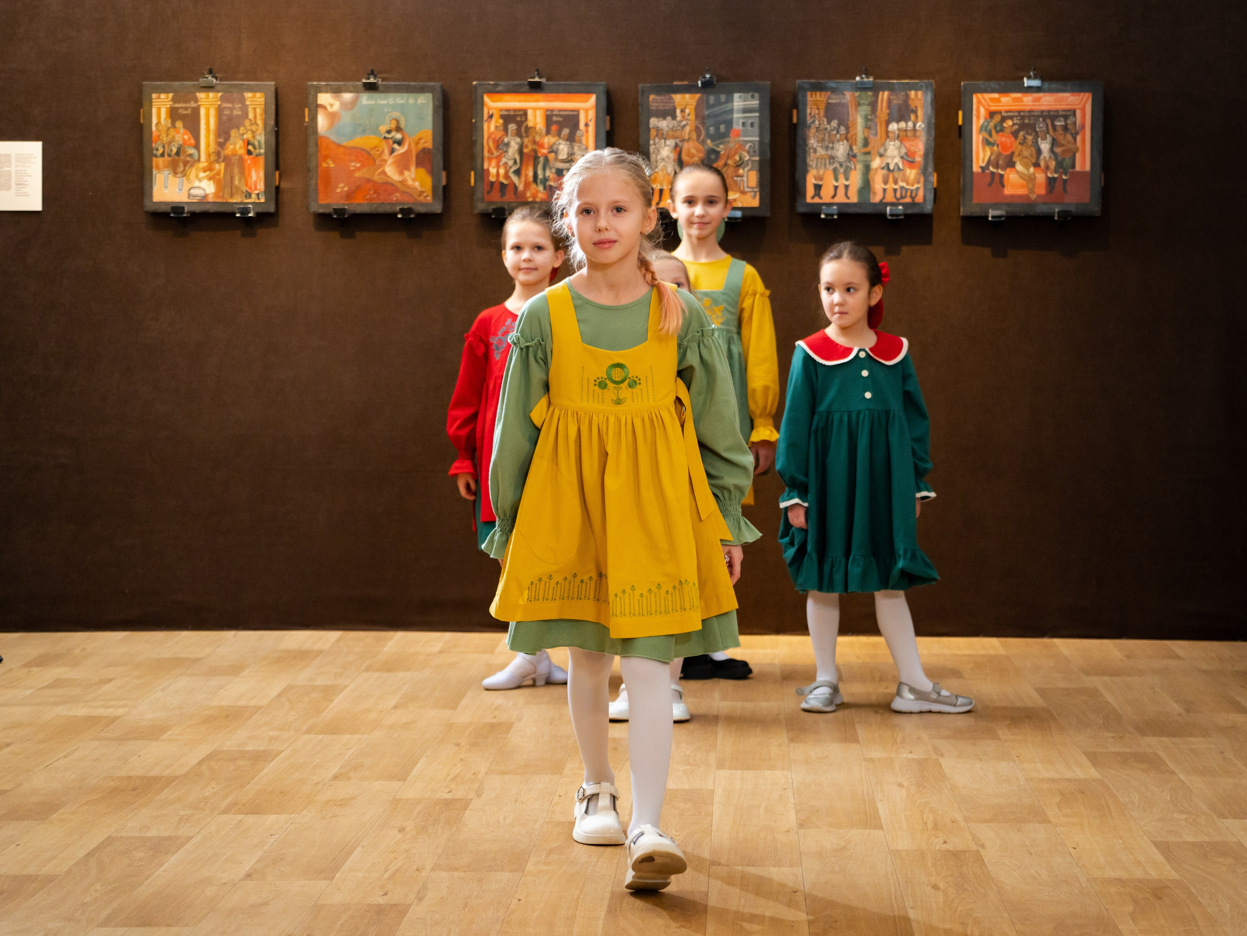 Показ одежды в рамках выставки «105. Лучшее». Фотограф Москва