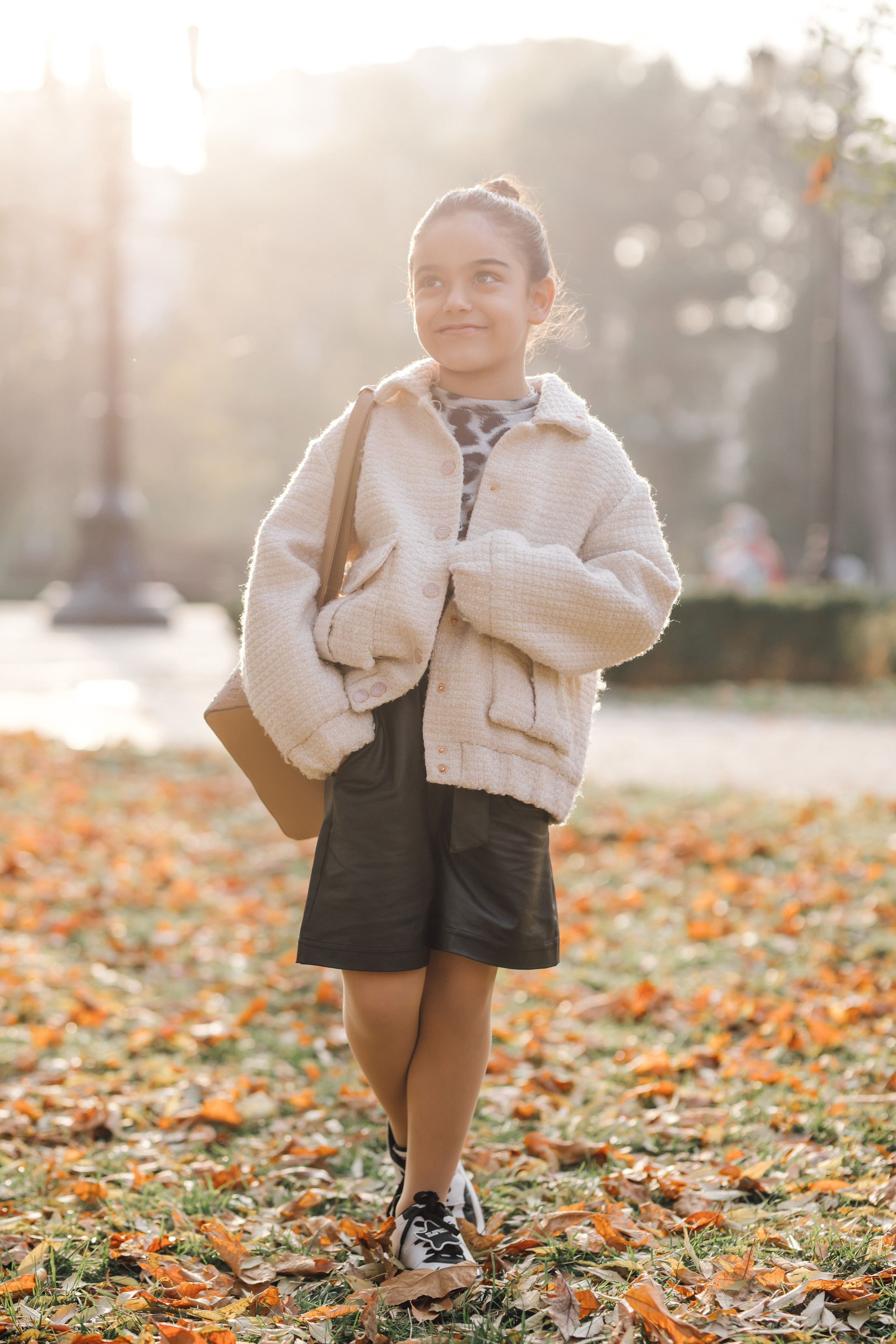 Мама и дочь, осенняя городская прогулка. Фотохудожник Наталия Кирсанова