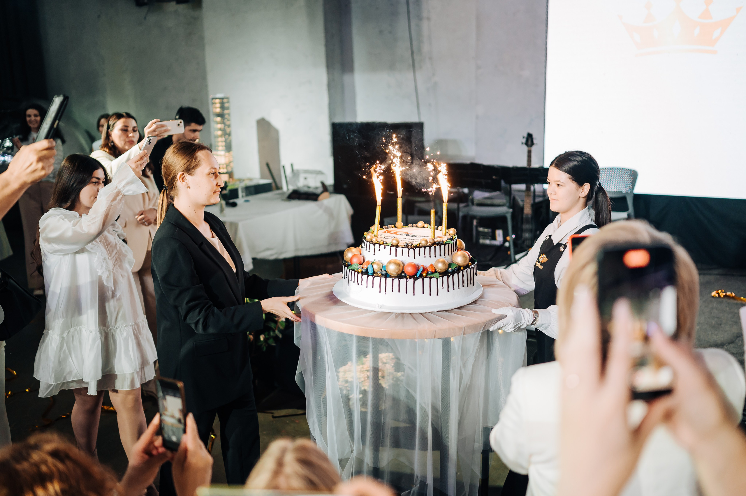 Белый бал в честь столетия Комсомольской правды. Фотограф Елена Афанасьева