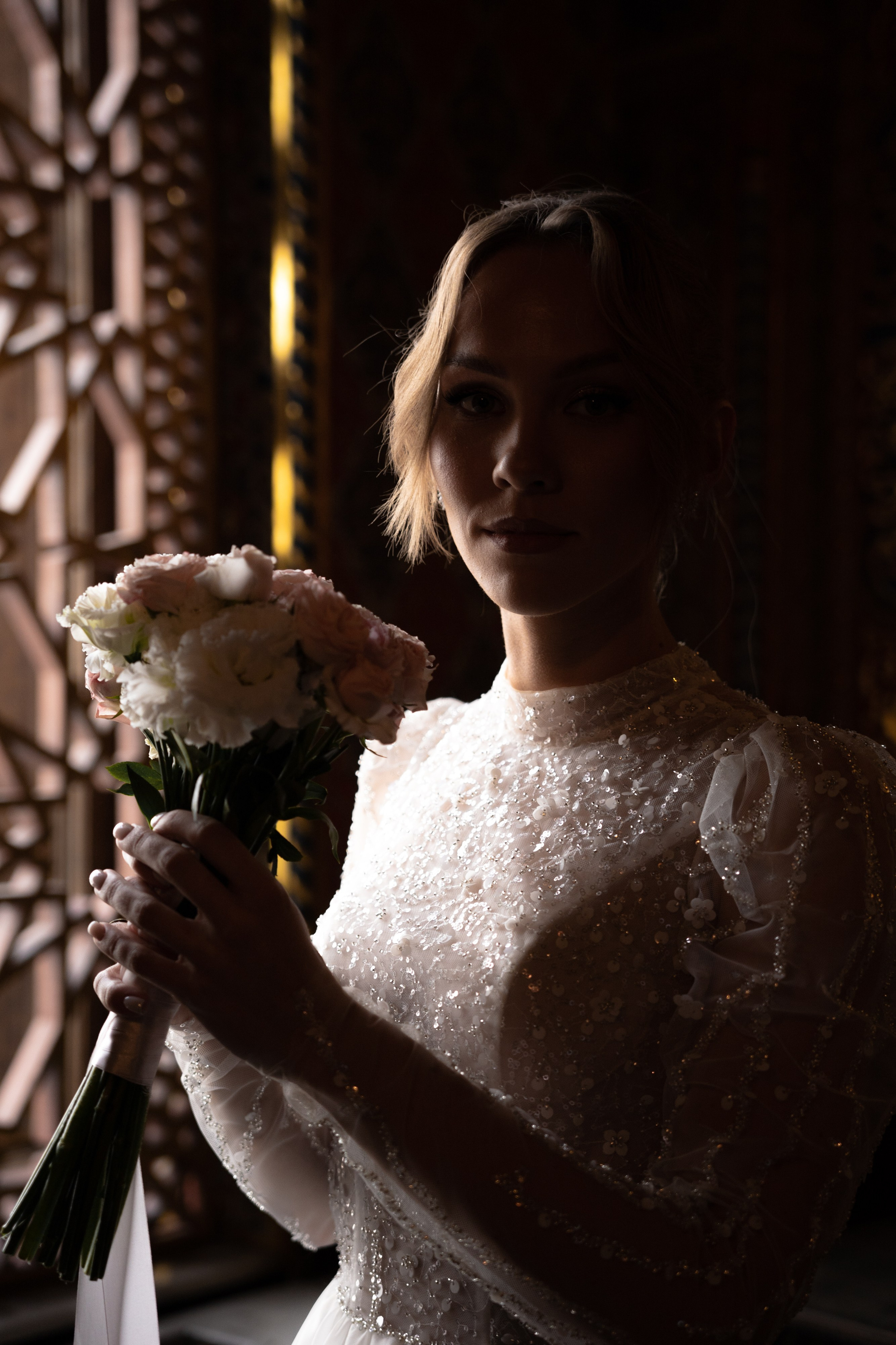 Жених и невеста в Доме ученых в Санкт-Петербурге. Свадебный фотограф Александр Невский в Санкт-Петербурге