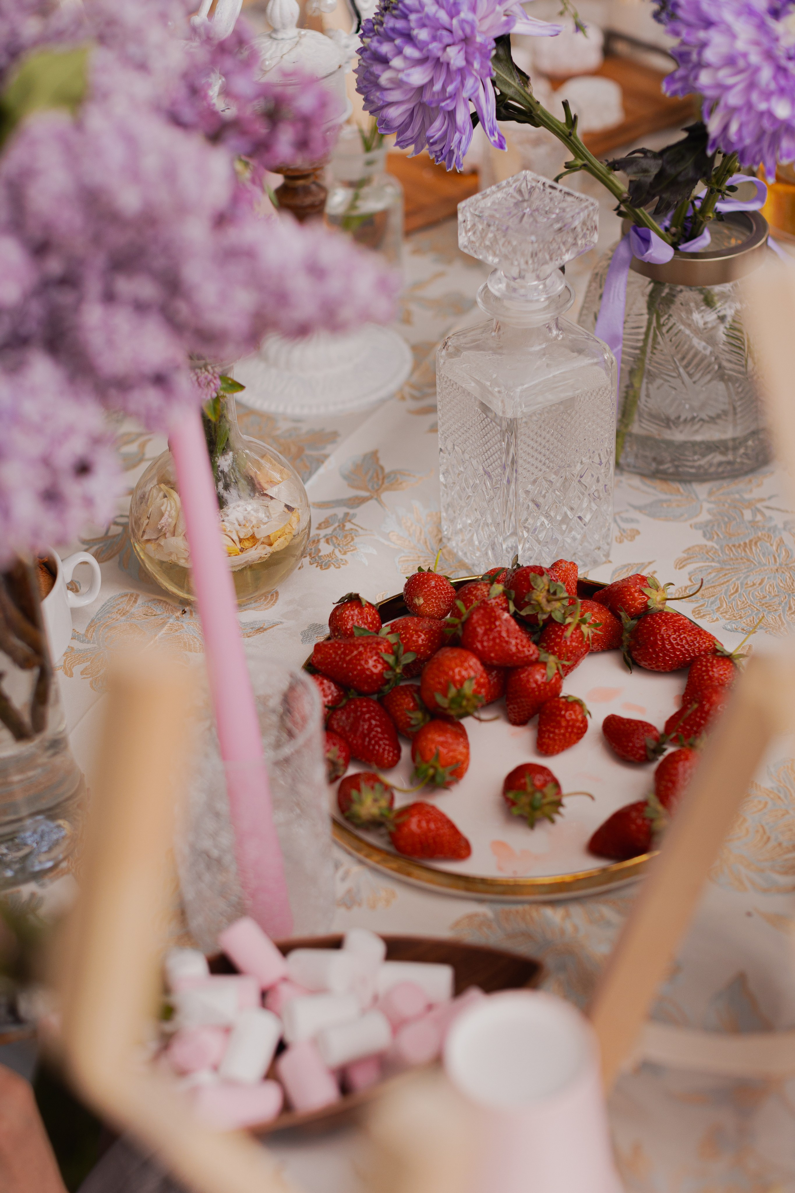 Мк Сирень на зеркале (девичник в парке). Анастасия Ракчеева Художник