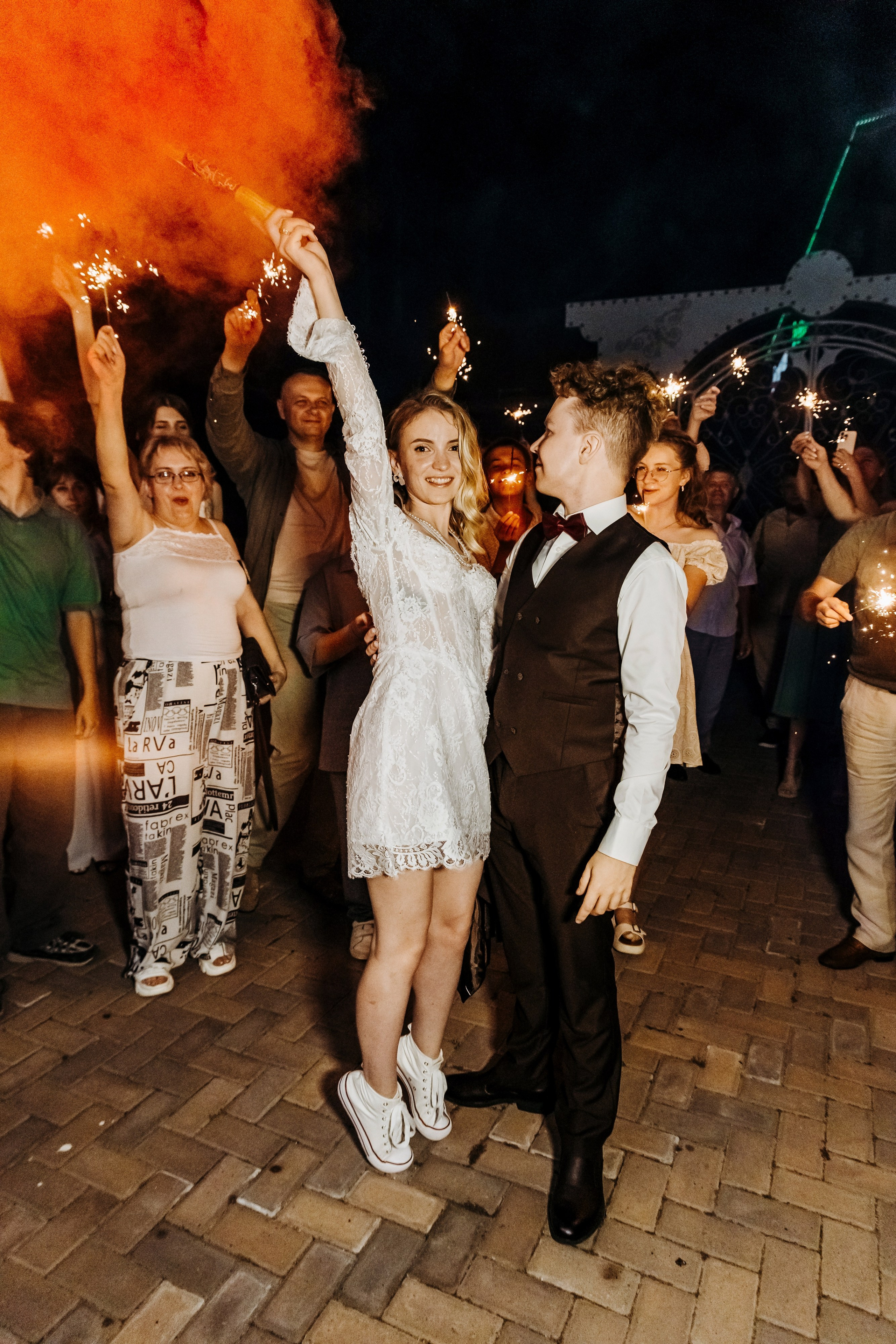 Свадебная фотосессия в живописном парке