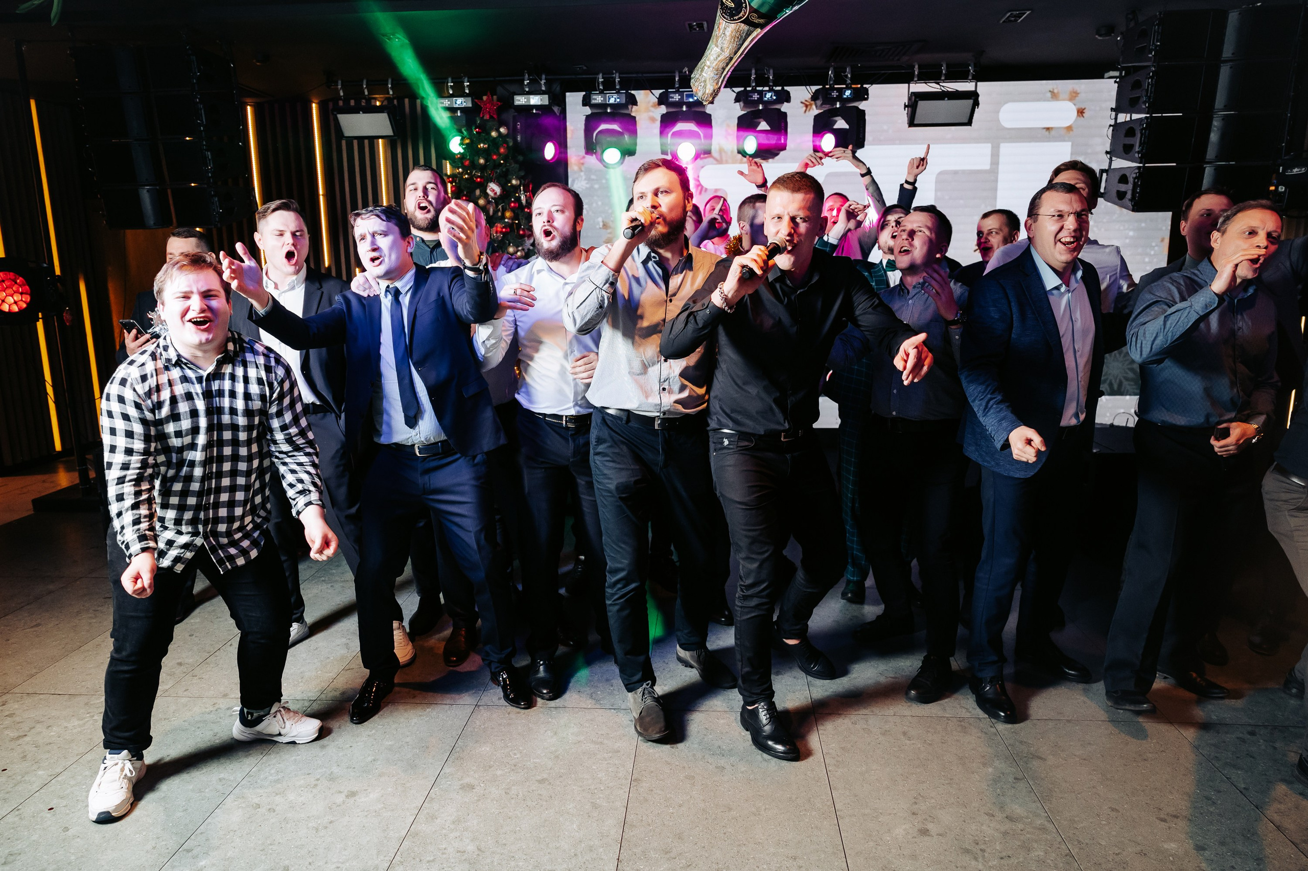 Новогодний корпоратив в караоке баре. Фотограф Дмитрий Сермяжко