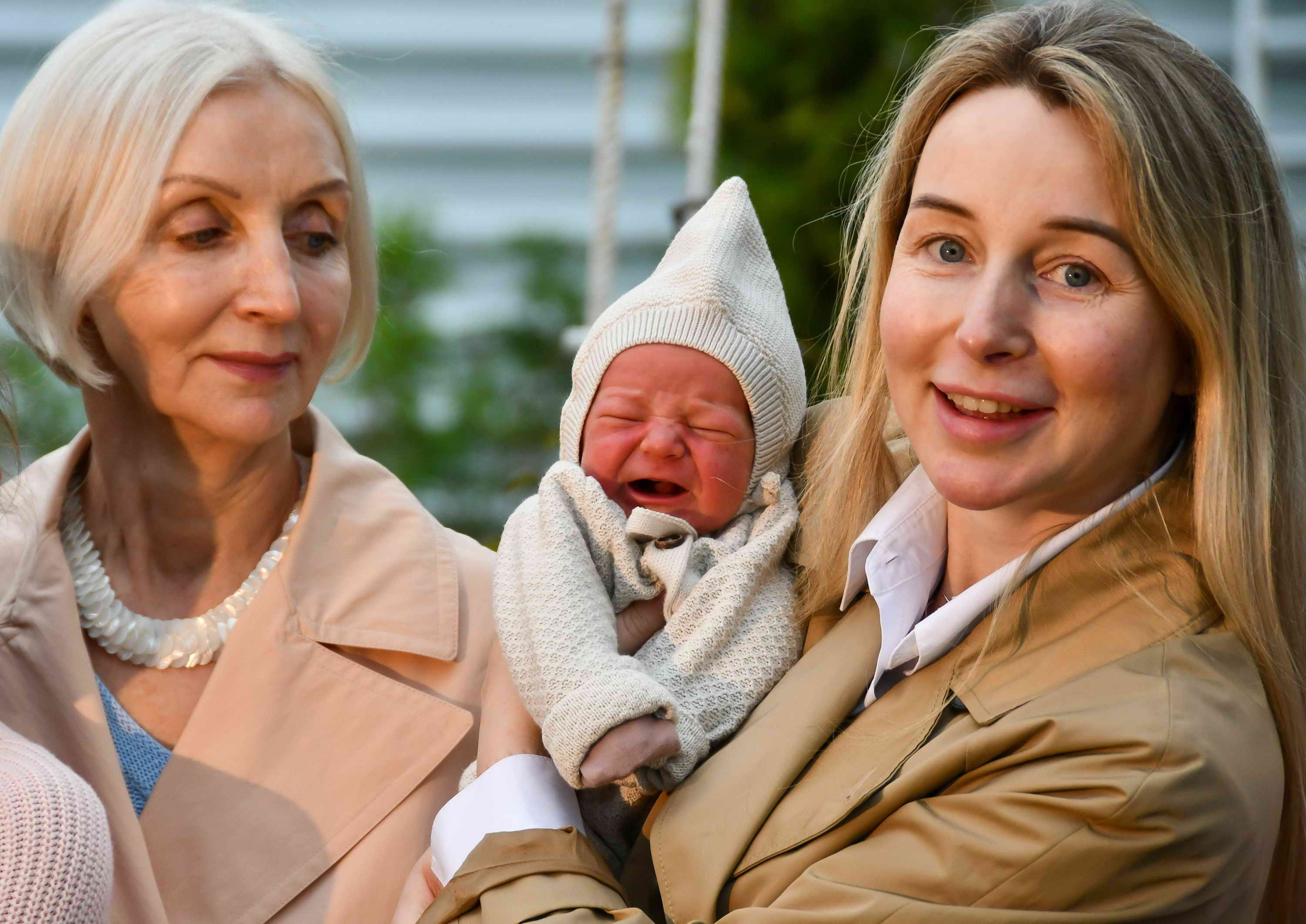 Выписка из роддома. Гуляния. Репортажный и детский фотограф в Новосибирске