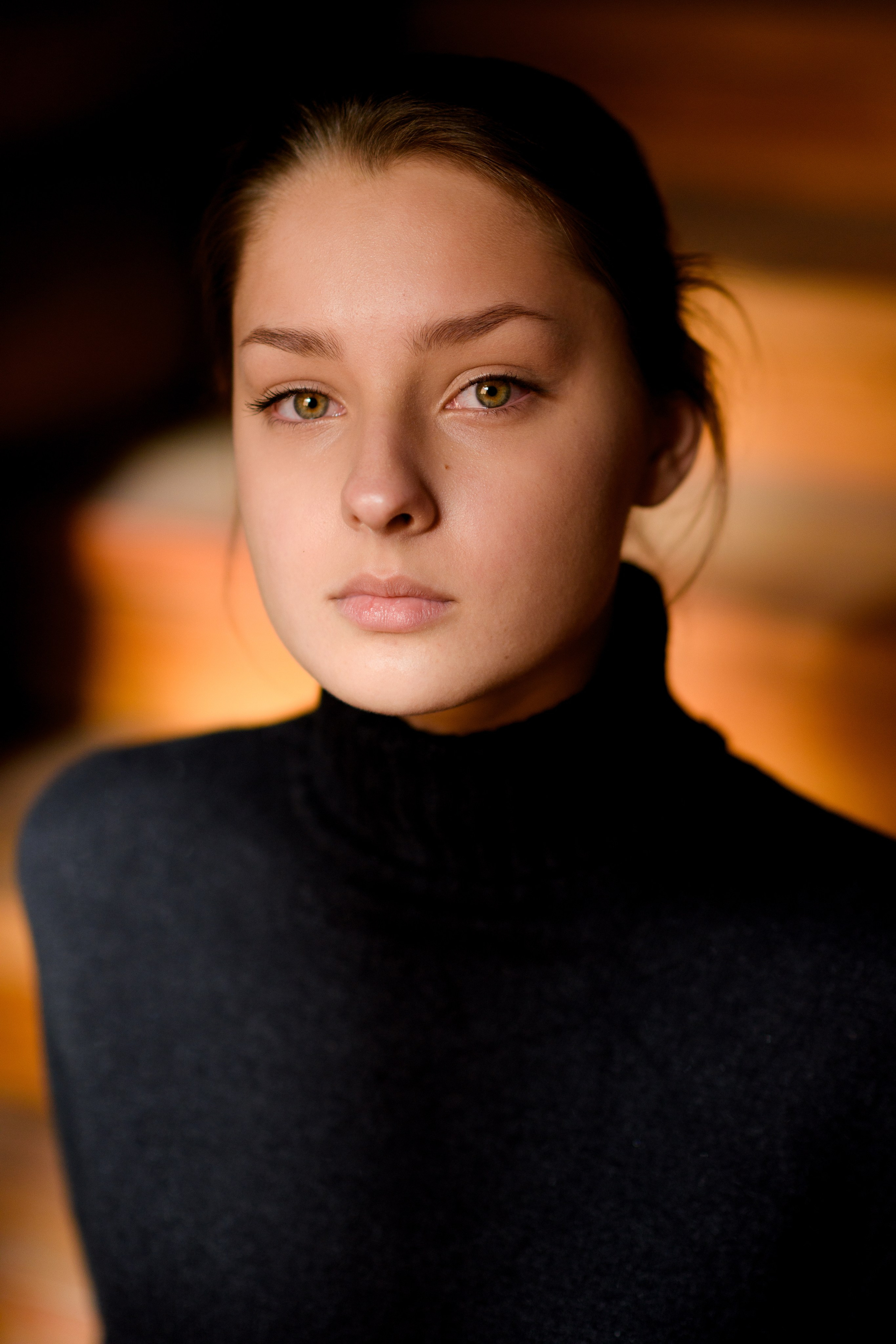 Фотосессия девочки подростка в Коломенском в темном ключе. Главная