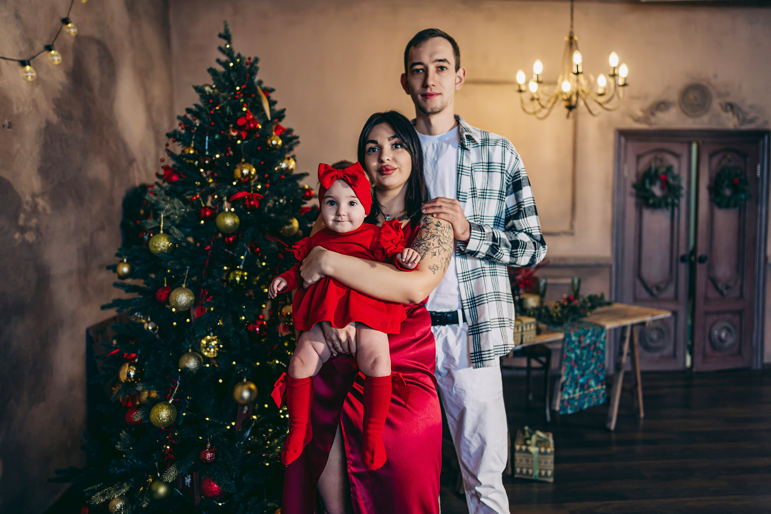 Семейная фотосессия в студии с ребенком