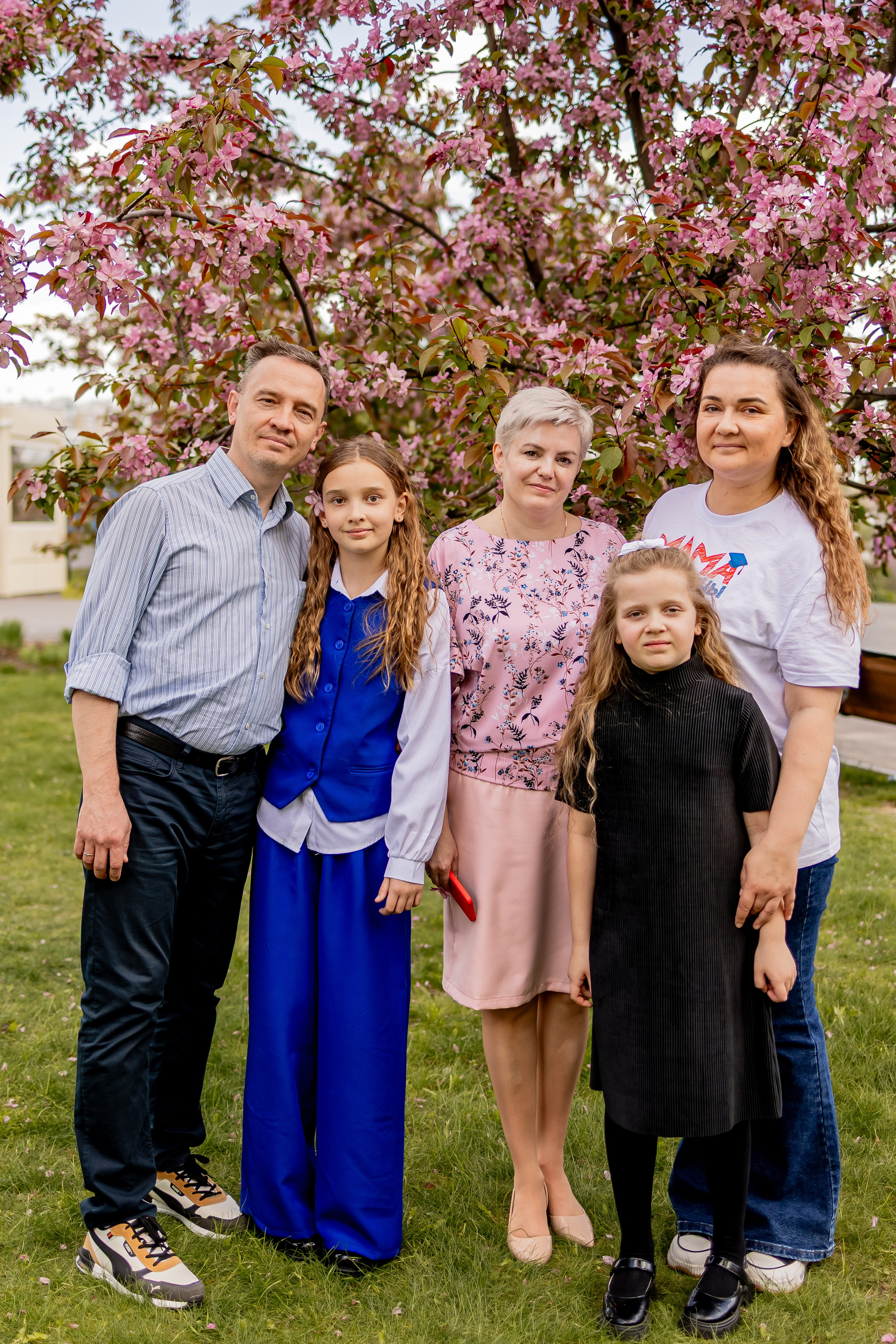 Выпускной в начальной школе на улице. Фотограф и видеограф Москва. Свадебный фотограф, видеограф. Выпускные альбомы. Оживающие альбомы