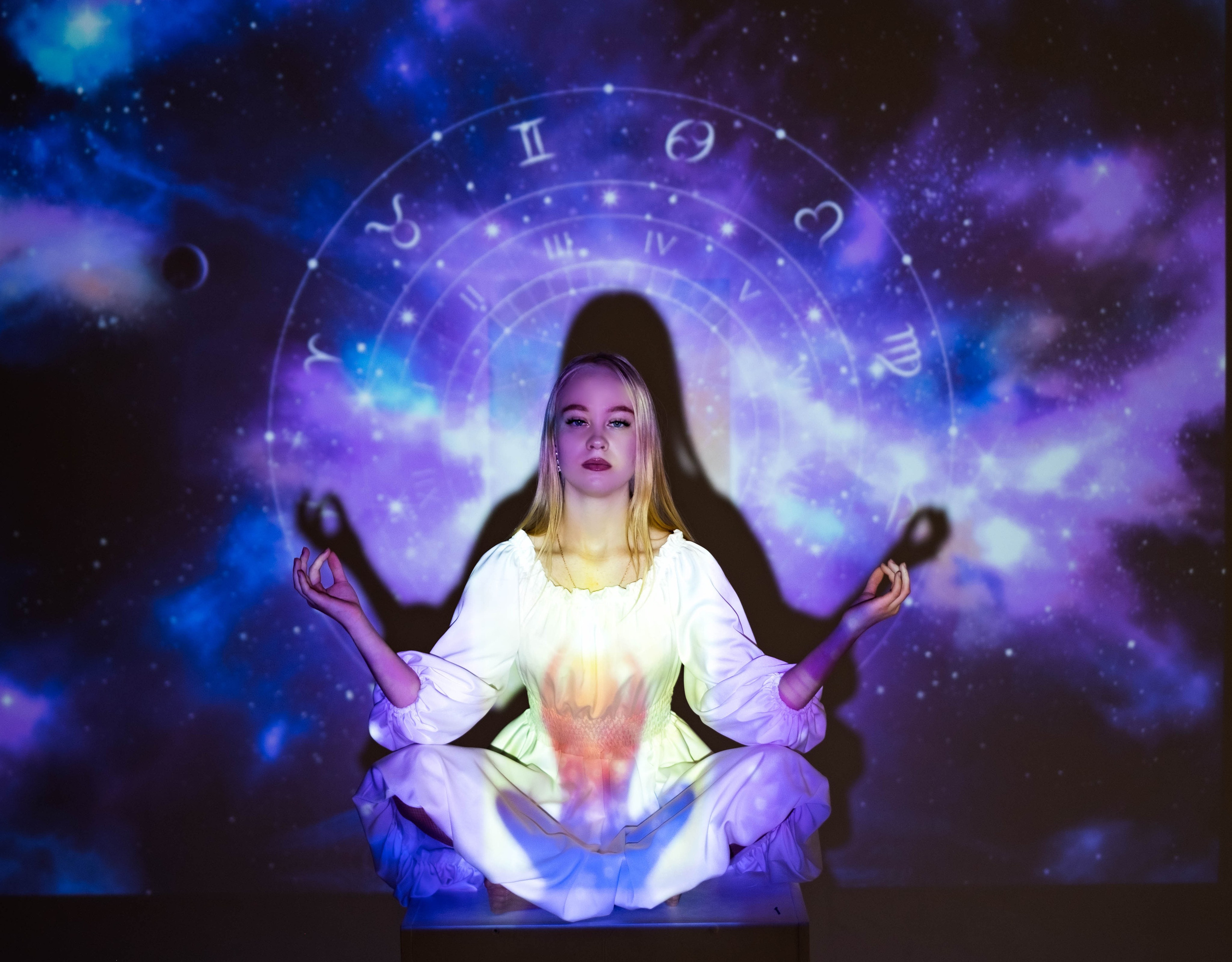 Проектор 16.03.25. Студийный, портретный, семейный фотограф Южно-Сахалинска Яна Радаева