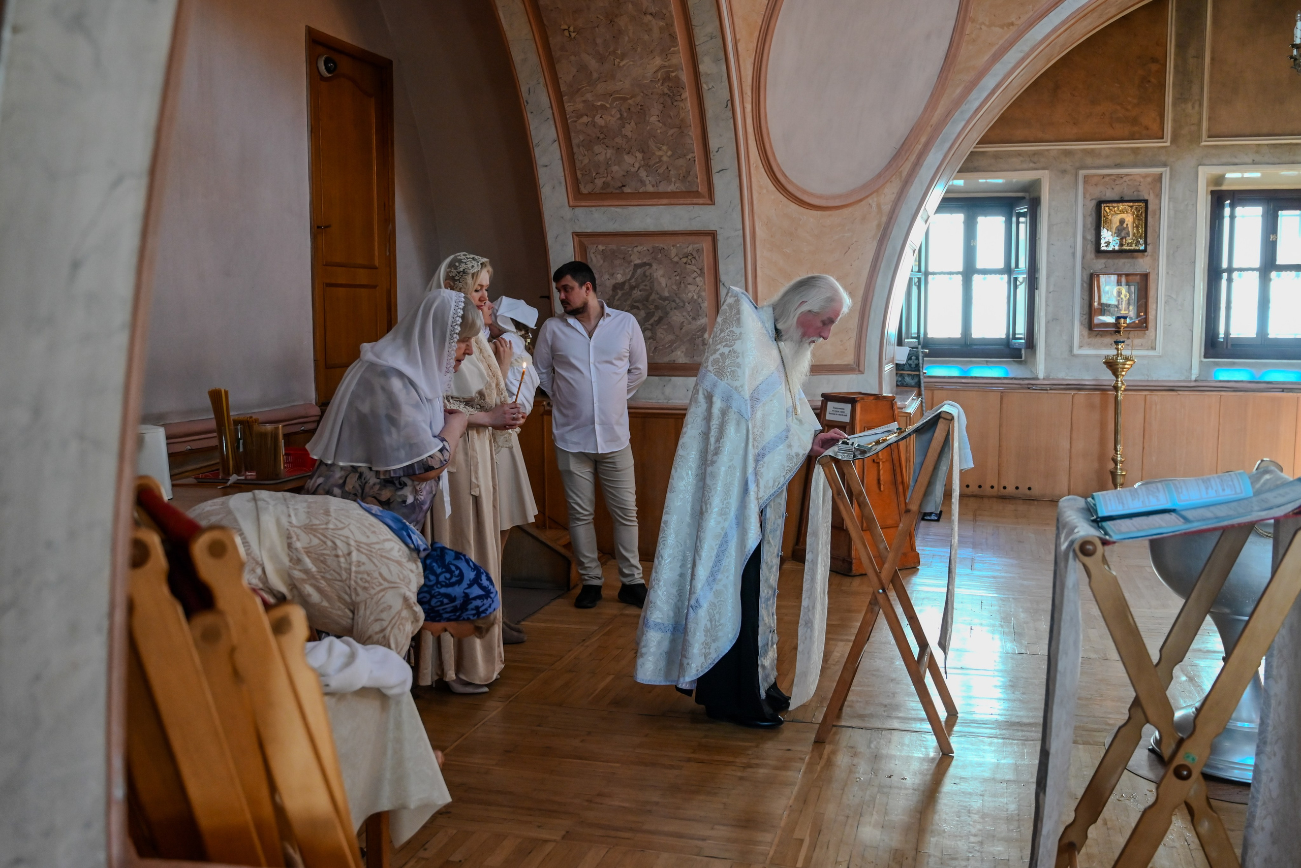 Крещение мама Анна. Семейный и детский фотограф Москва