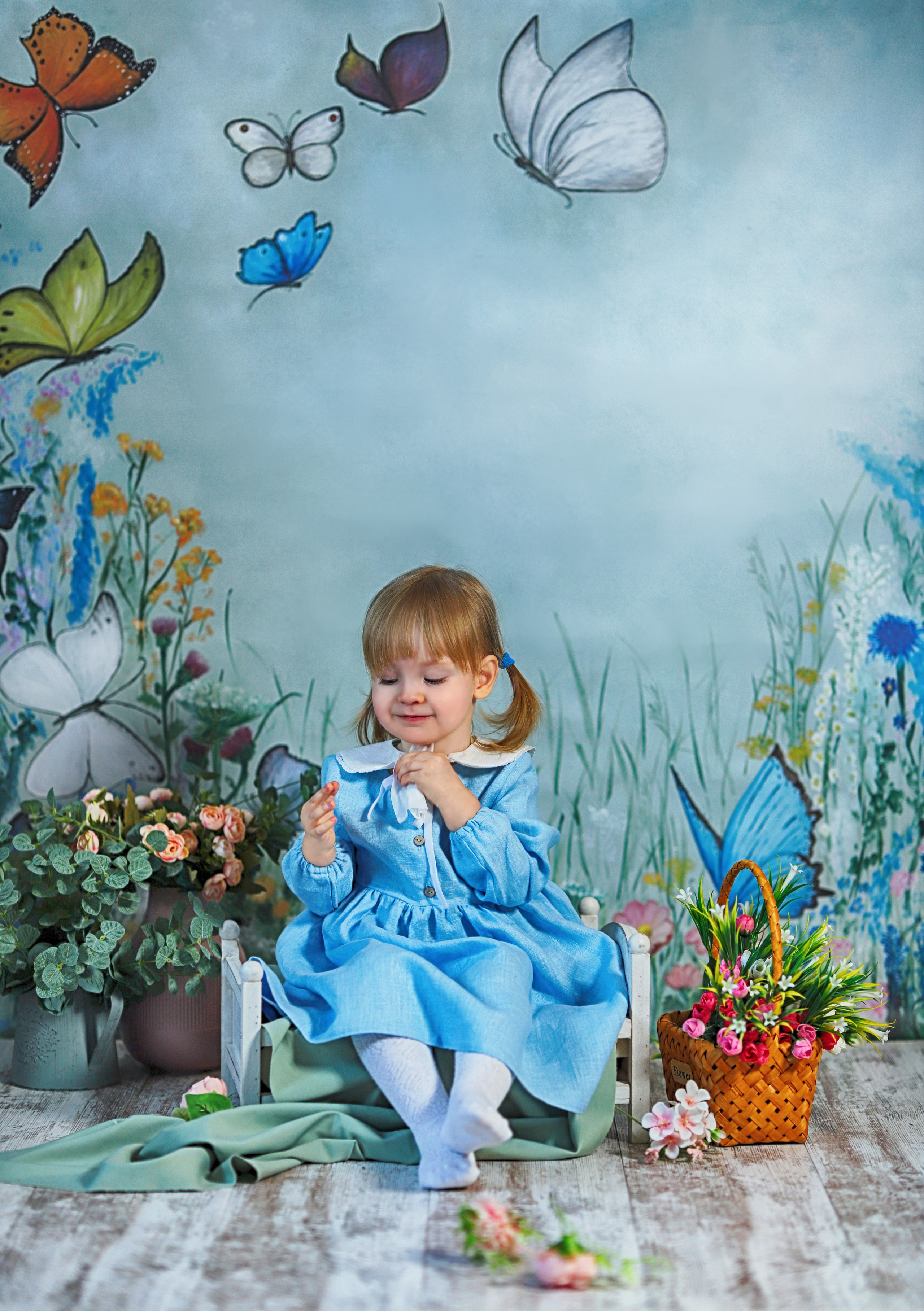 Цветы в корзине (с корзиной) - 900 руб