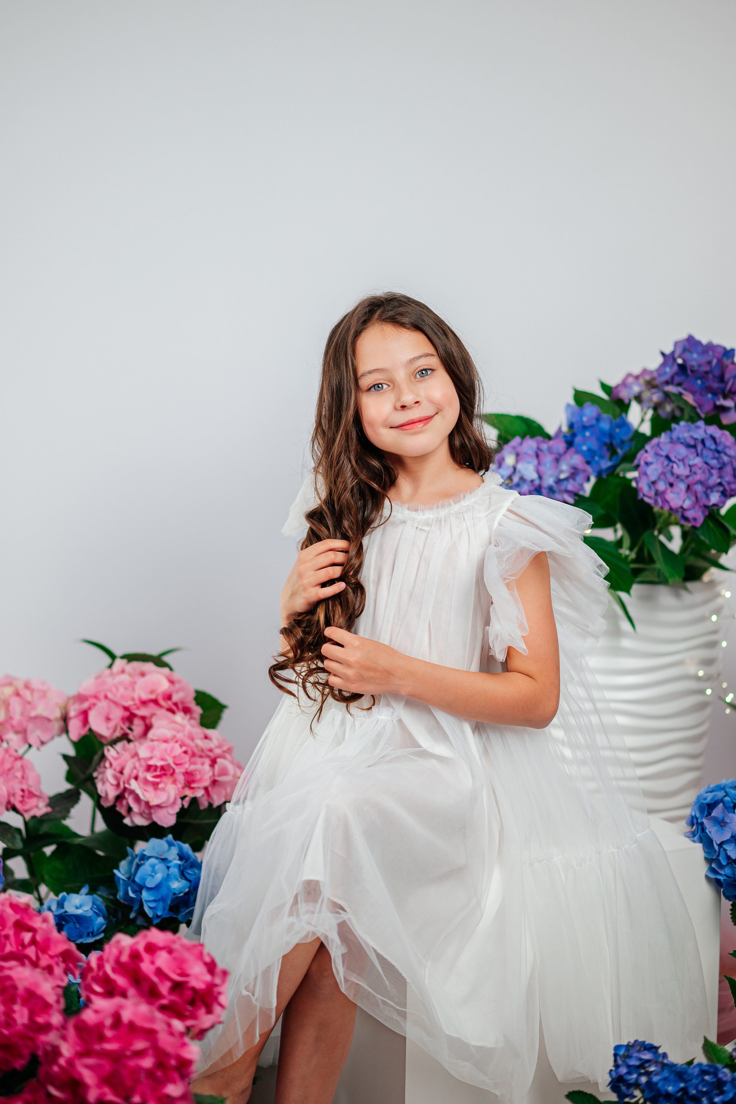 Вероника и гортензии. Семейный фотограф в Краснодаре