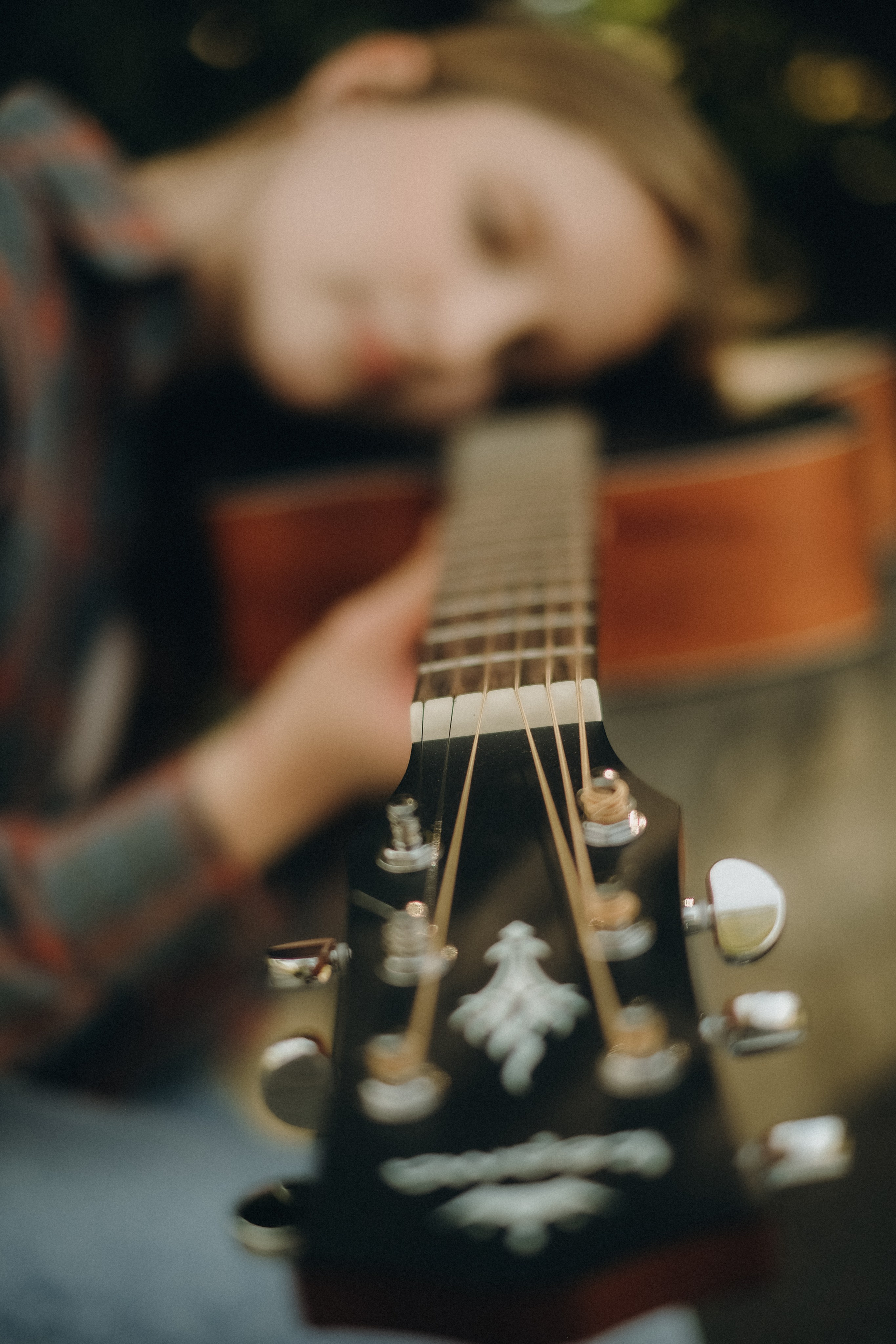 Девушка с гитарой. Свадебный и семейный фотограф в Москве Инника Кетлер