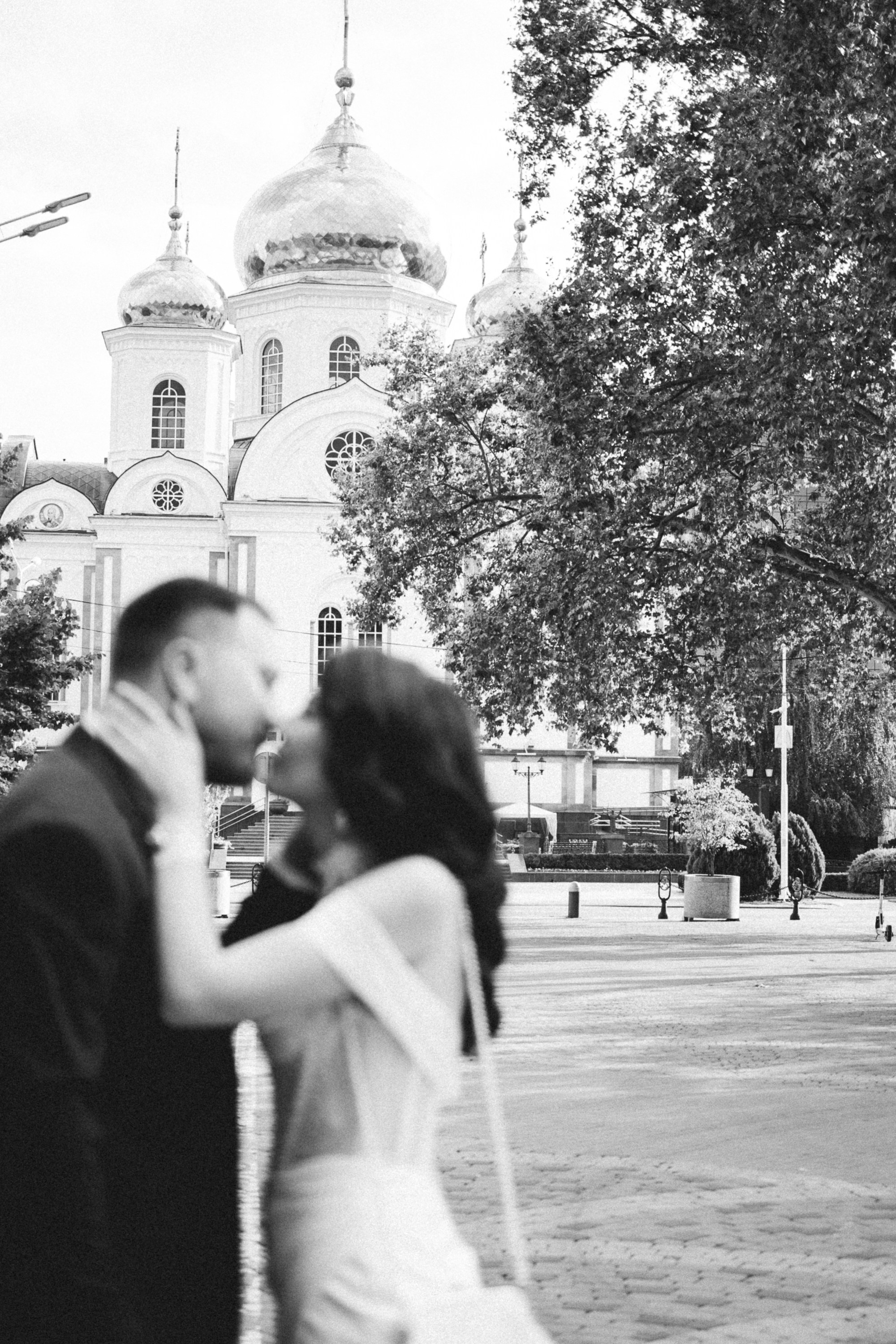 Свадебная прогулка по Краснодару. Свадебный фотограф Виолетта Сидельникова. Краснодар, Россия, Беларусь, Европа