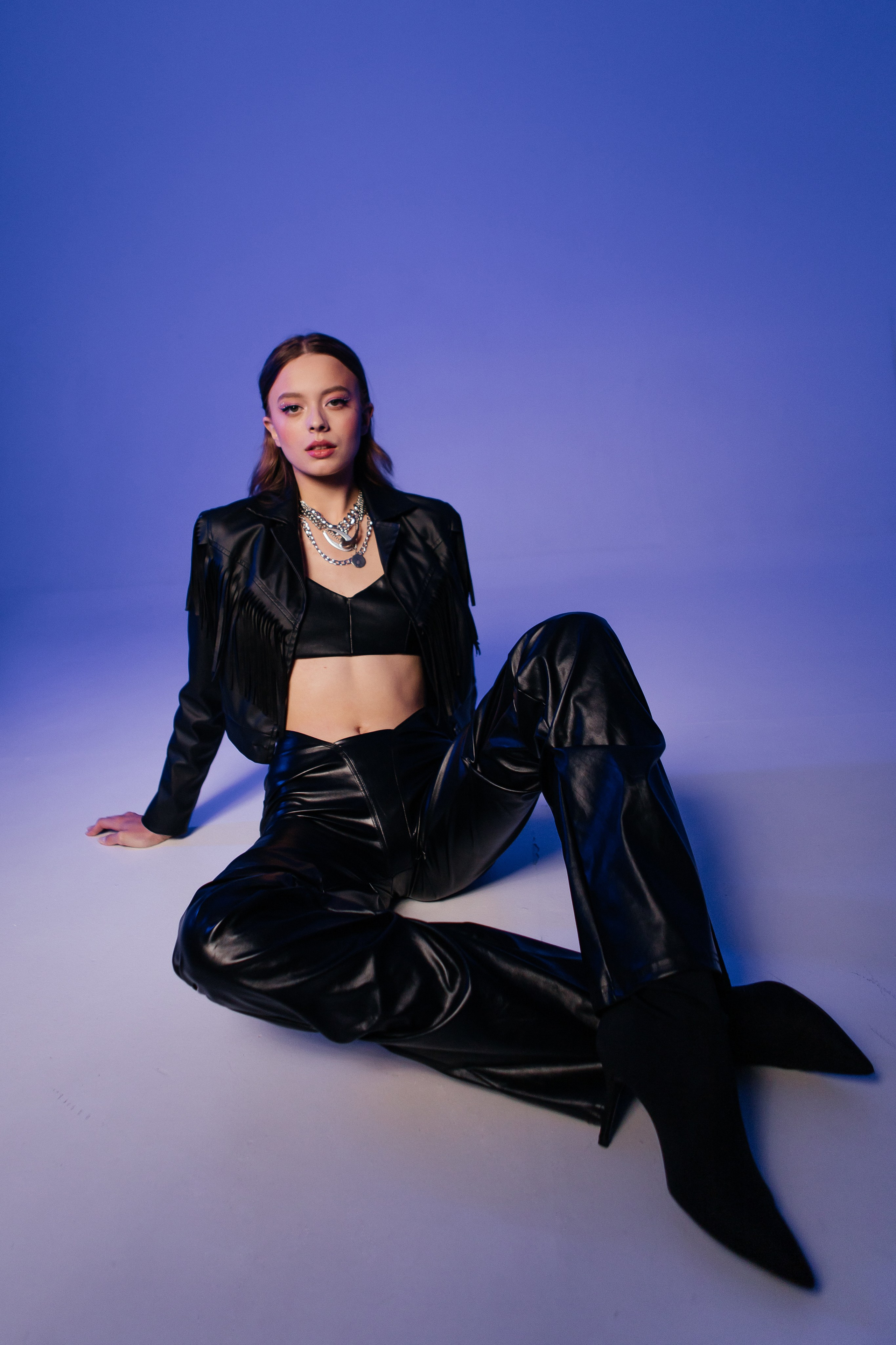 Женский портрет. женская фотосессия в иркутске. студийная фотосессия иркутск. Фотограф. женский фотограф. Фотографирую девушек в студии. 