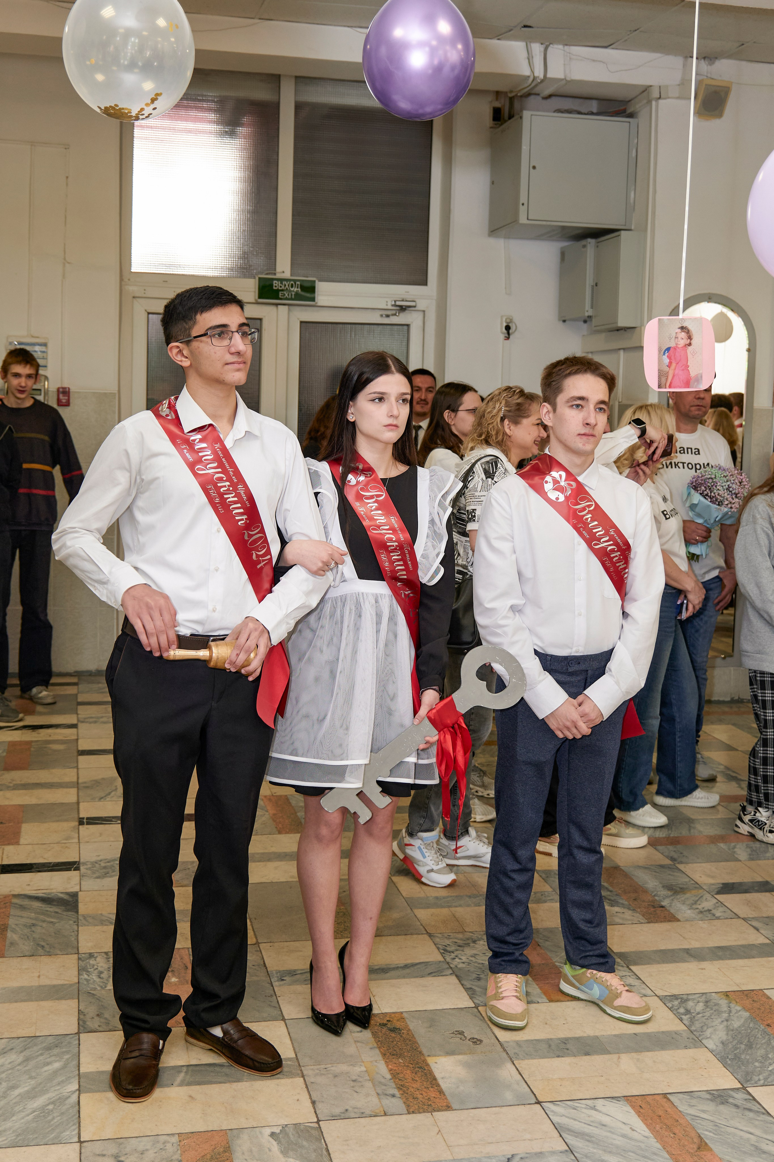 Последний звонок школа 1413. Детский и семейный фотограф г. Москва Оксана Катаджи
