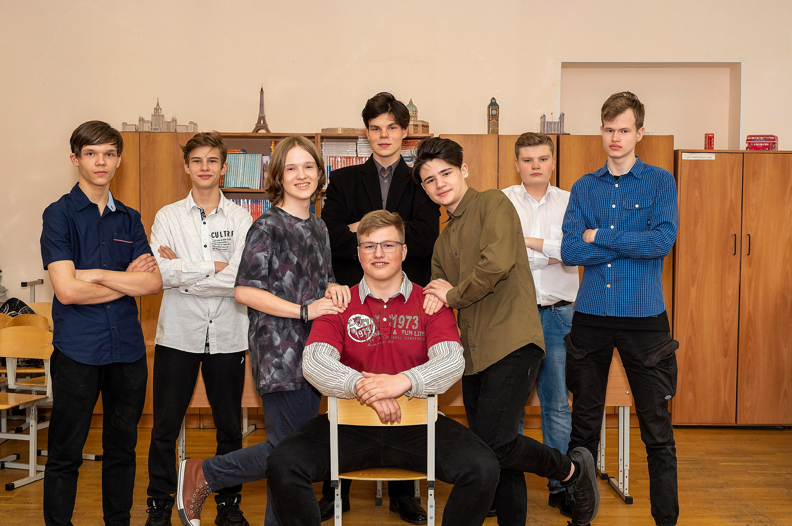 Фотосессия в классе и на территории школы. 9-И класс школа 1413. Детский и семейный фотограф г. Москва Оксана Катаджи