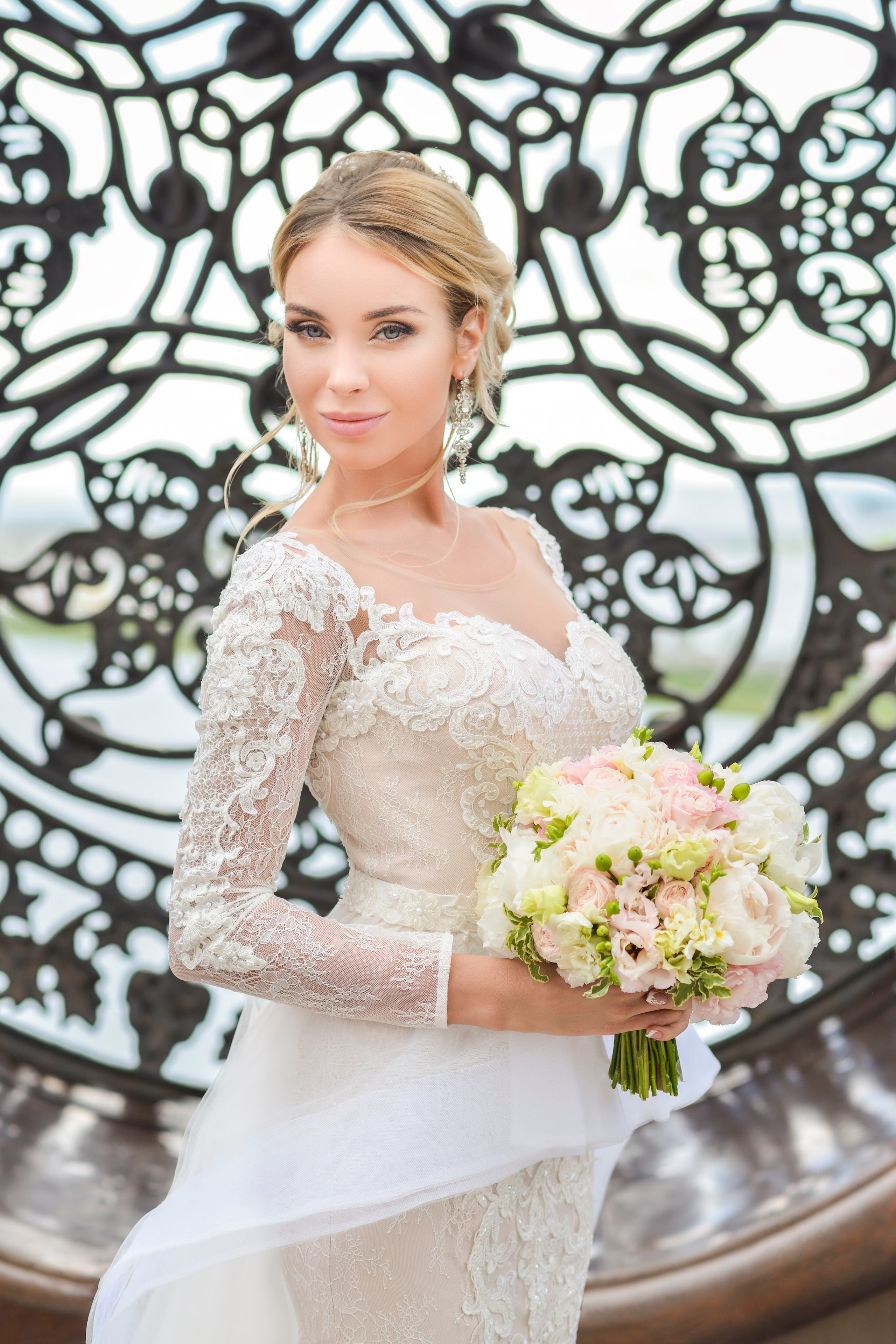 Свадебная Фотосессия в г. казани | Фотограф на Свадьбу в г. Казани Фотограф Садег Азарми тел. +79172288430 ✔ Сборы невесты и жениха✔ Утро невесты (детали, эмоции, подготовка)✔ Репортажная съёмка ЗАГСа и выездной регистрации✔ Свадебная прогулка✔ Фотосъёмка банкета и вечеринки✔ Креативные и тематические свадьбы✔ Свадьба на природе (лайфстайл)✔ Девичники и мальчишники