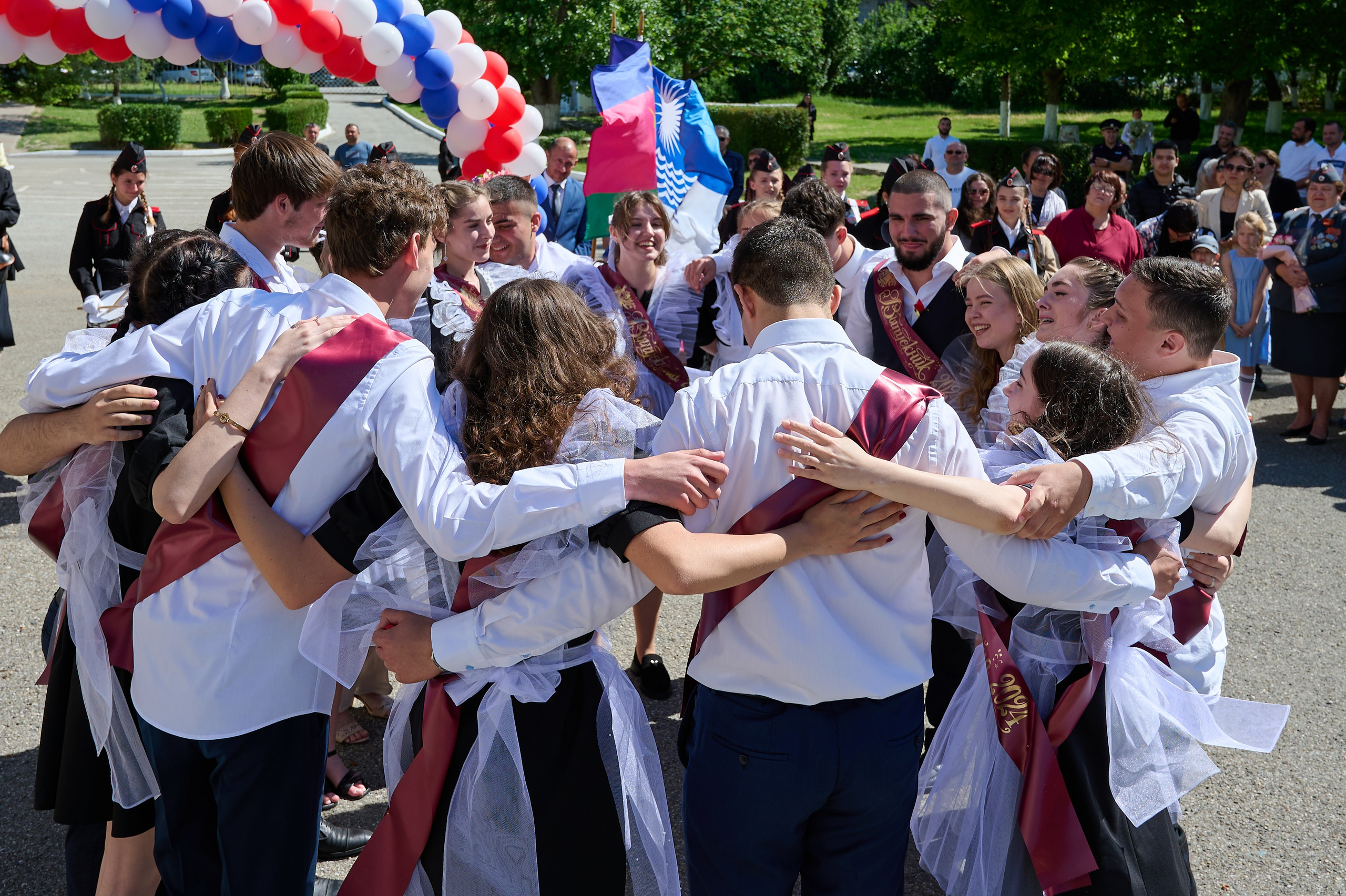Последний звонок. Жизнь курорта Кабардинка в фотографиях