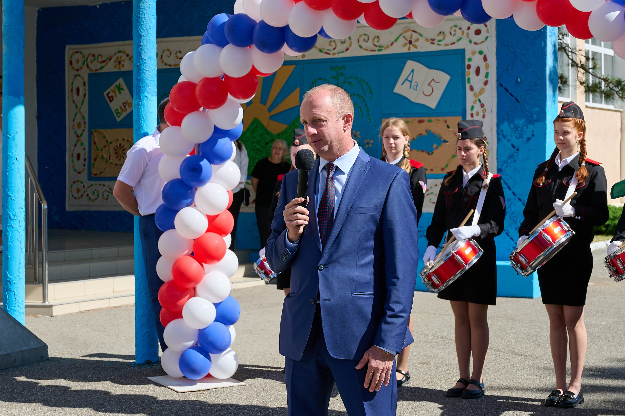 Последний звонок. Жизнь курорта Кабардинка в фотографиях