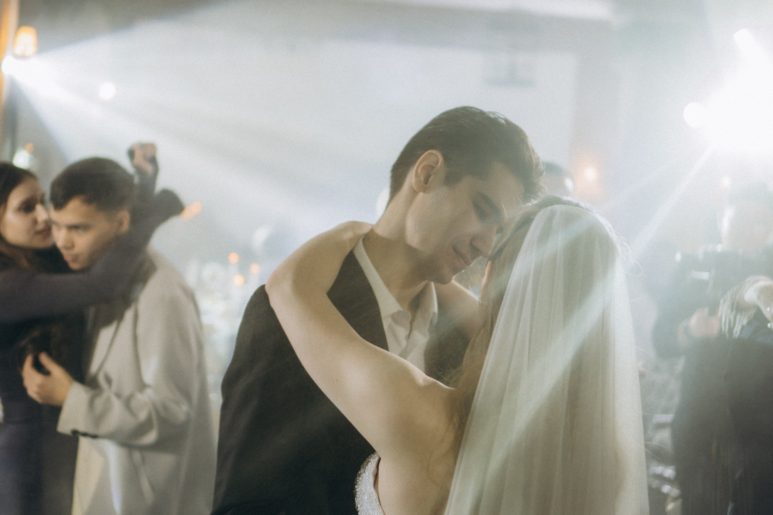 СВАДЕБНАЯ СЬЕМКА СБОРОВ В ОТЕЛЕ И ВЫЕЗД НА ЦЕРЕМОНИЮ (СНЯТО В СИБИРЕ В НИЖНЕВАРТОВСКЕ). Профессиональный фотограф, Санкт-Петербург — Виктория Богомолова