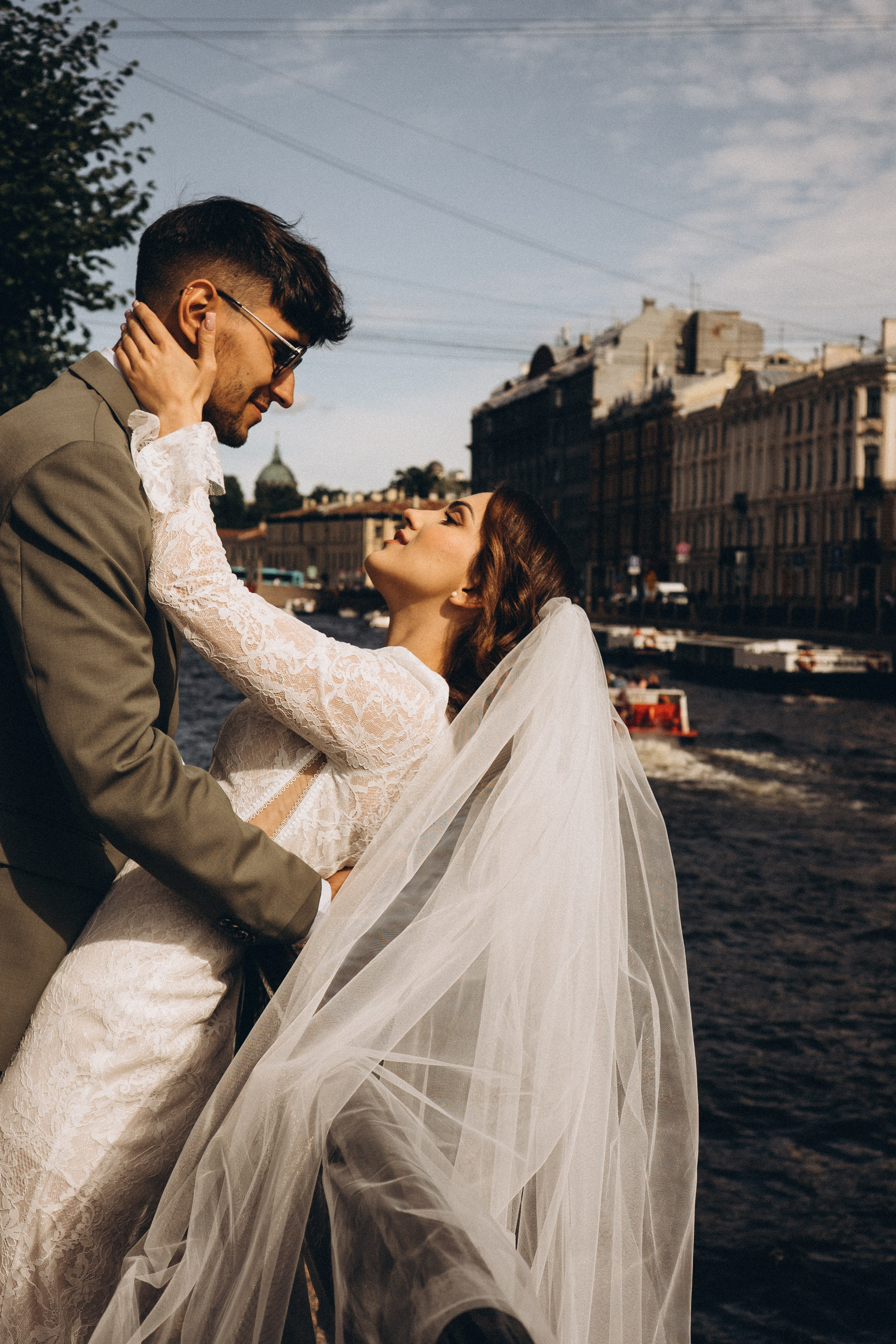 СВАДЕБНАЯ ПРОГУЛКА ВОЗЕ ИСАИКЕВСКОГО СОБОРА АСТОРИИ И ЗАКОНОДАЛЕТНОГО СОБРАНИЯ. Профессиональный фотограф, Санкт-Петербург — Виктория Богомолова