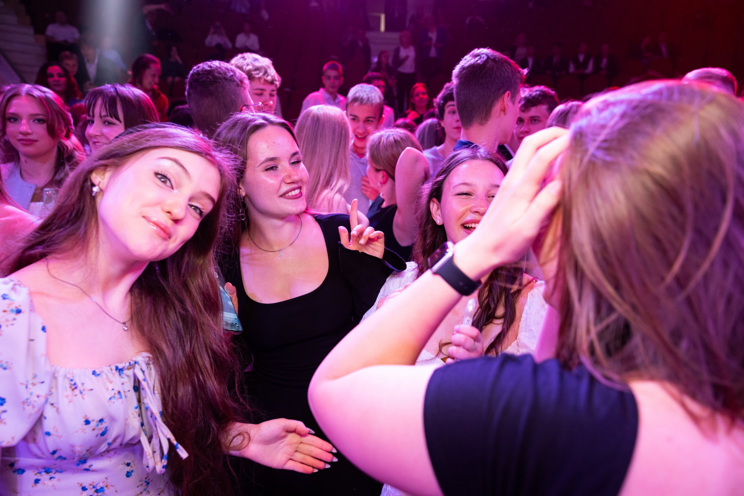 Городской бал выпускников (24 июня 2025). Репортажный фотограф Алексей Пирязев