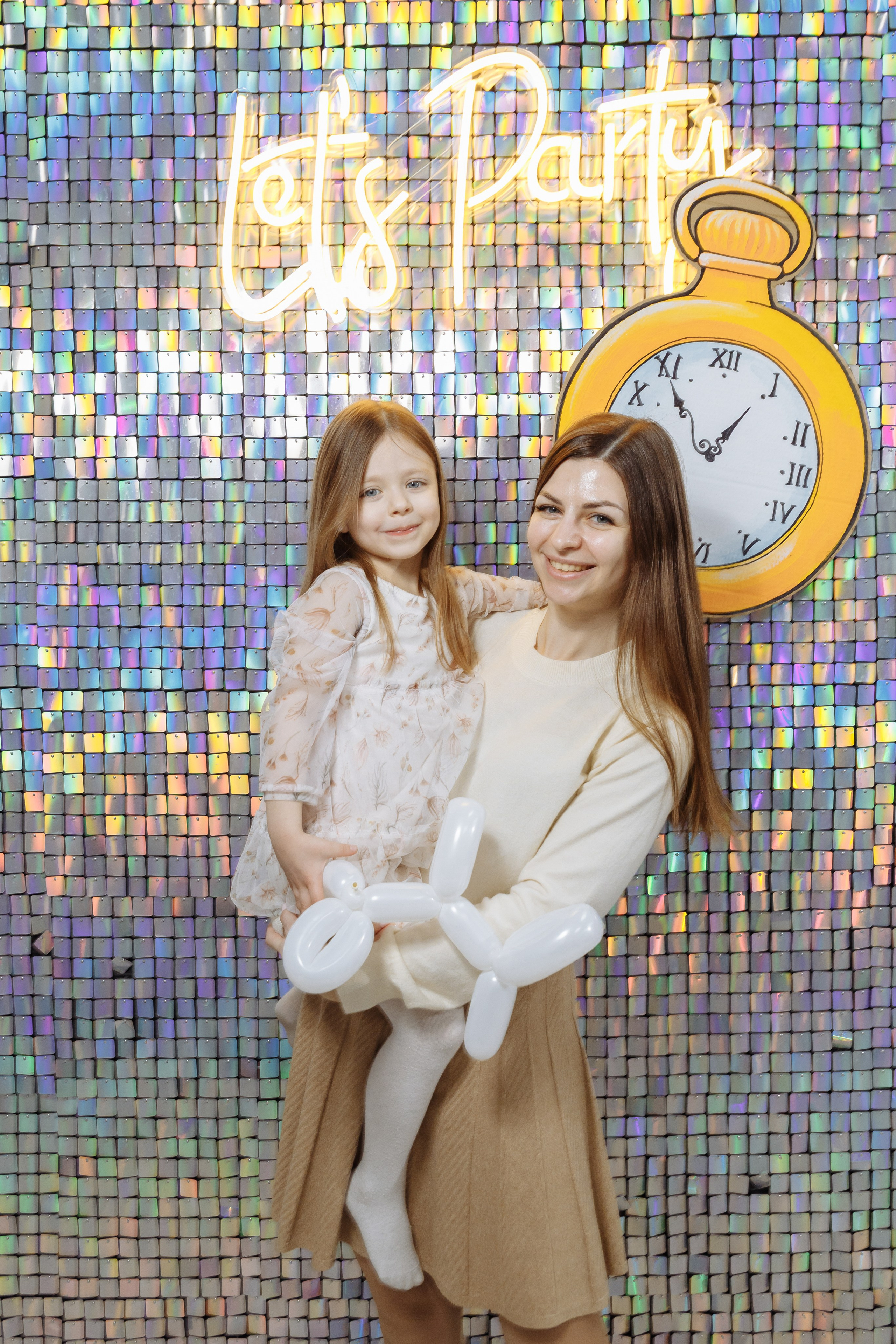 Олеся празднует свое 6 летие в компании Алисы, Чеширского кота и друзей. Событийный фотограф Максим Бескоровайновнов