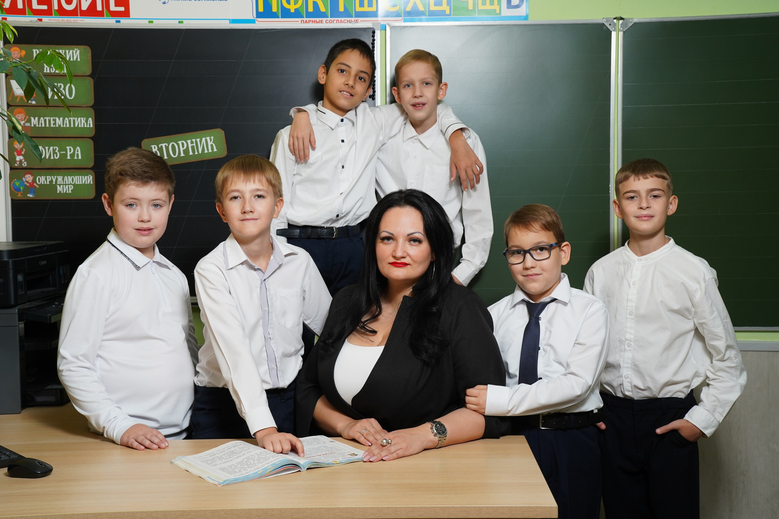 4 кл Мелкие группы. MEMENTO.Выпускные альбомы, школьные, юбилейные и другие книги. Ростов-на-Дону