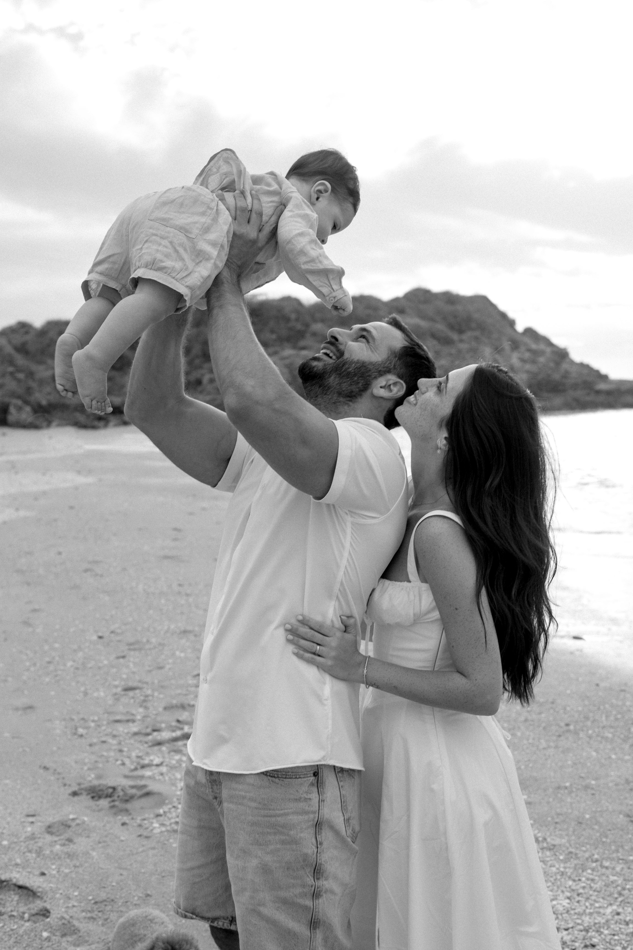 First year family photos near the sea. Главная