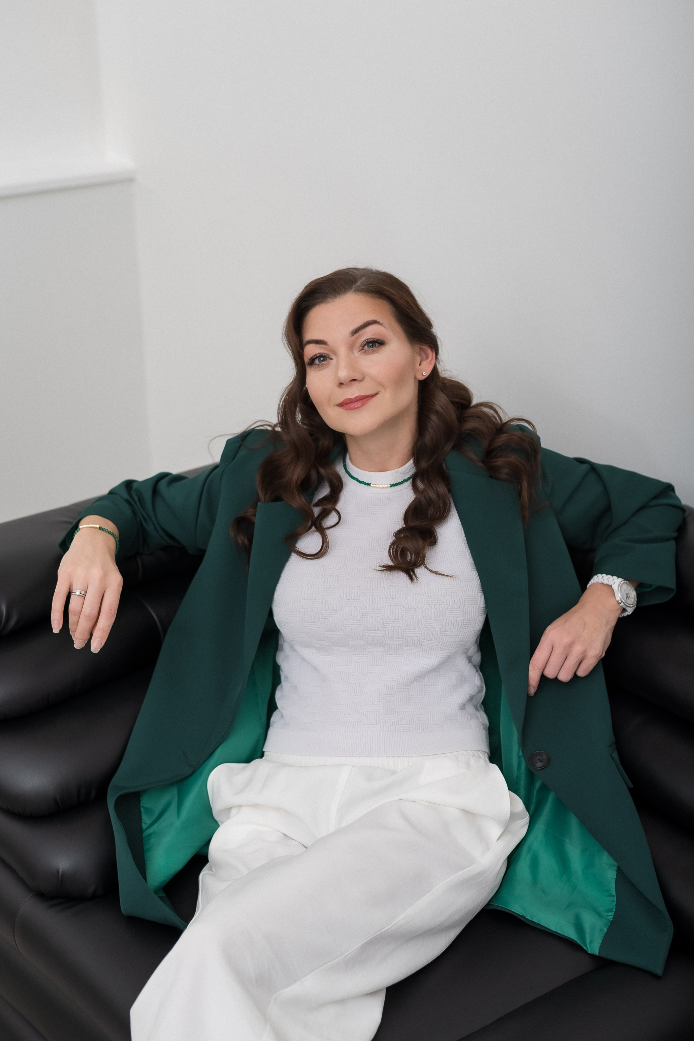 В светлой минималистичной студии. КОНТЕНТ |БРЕНД фотограф Санкт-Петербург — Жанна Олтаржевская