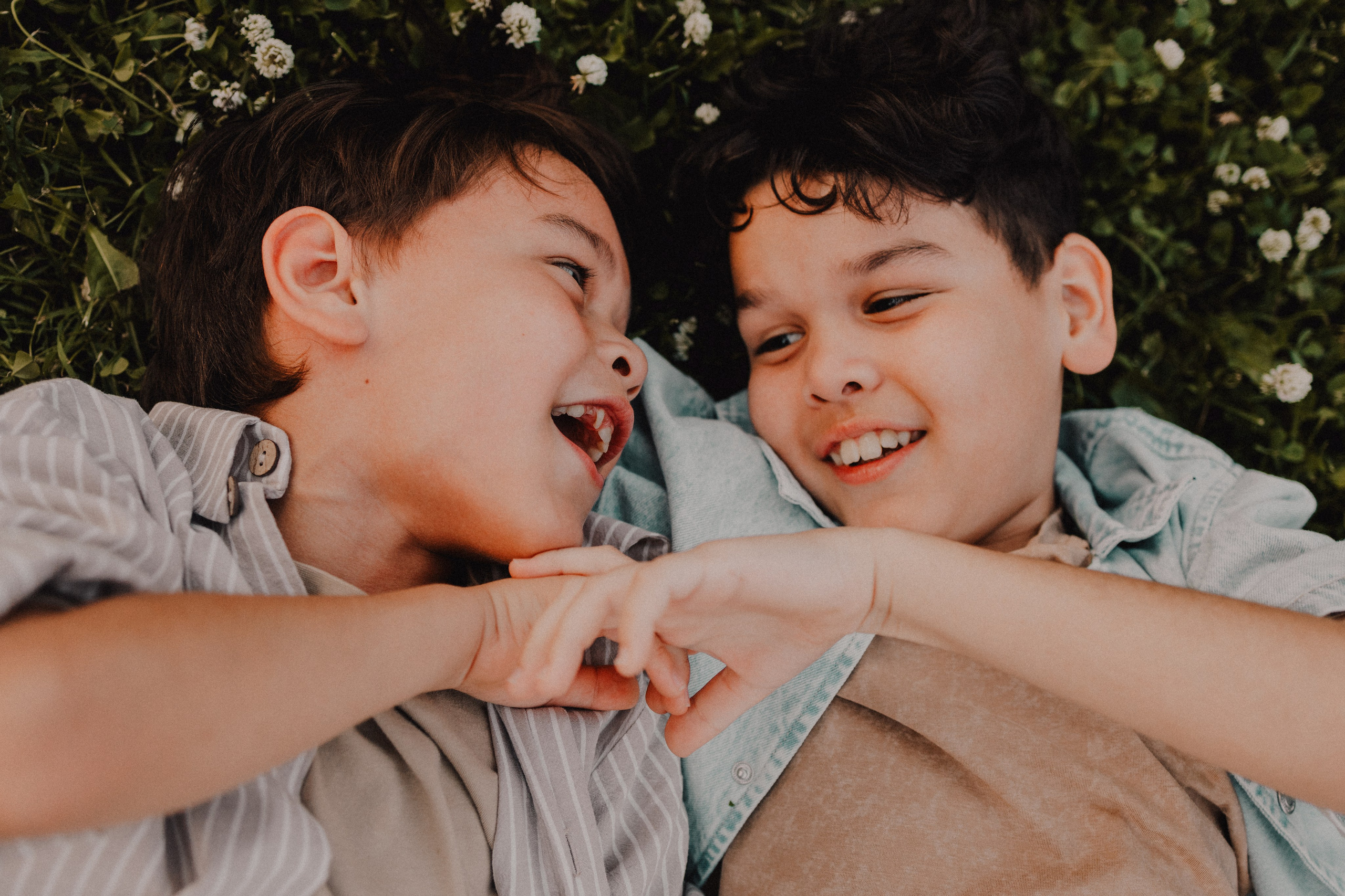 На лужайке. Семейный фотограф Москва